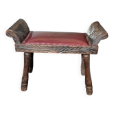 Banc en bois sculpté et simili ou repose-pieds espagnol vintage ottoman