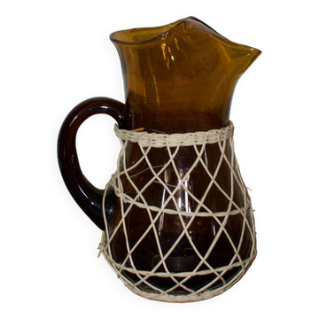 Pichet vintage en verre soufflé ambré