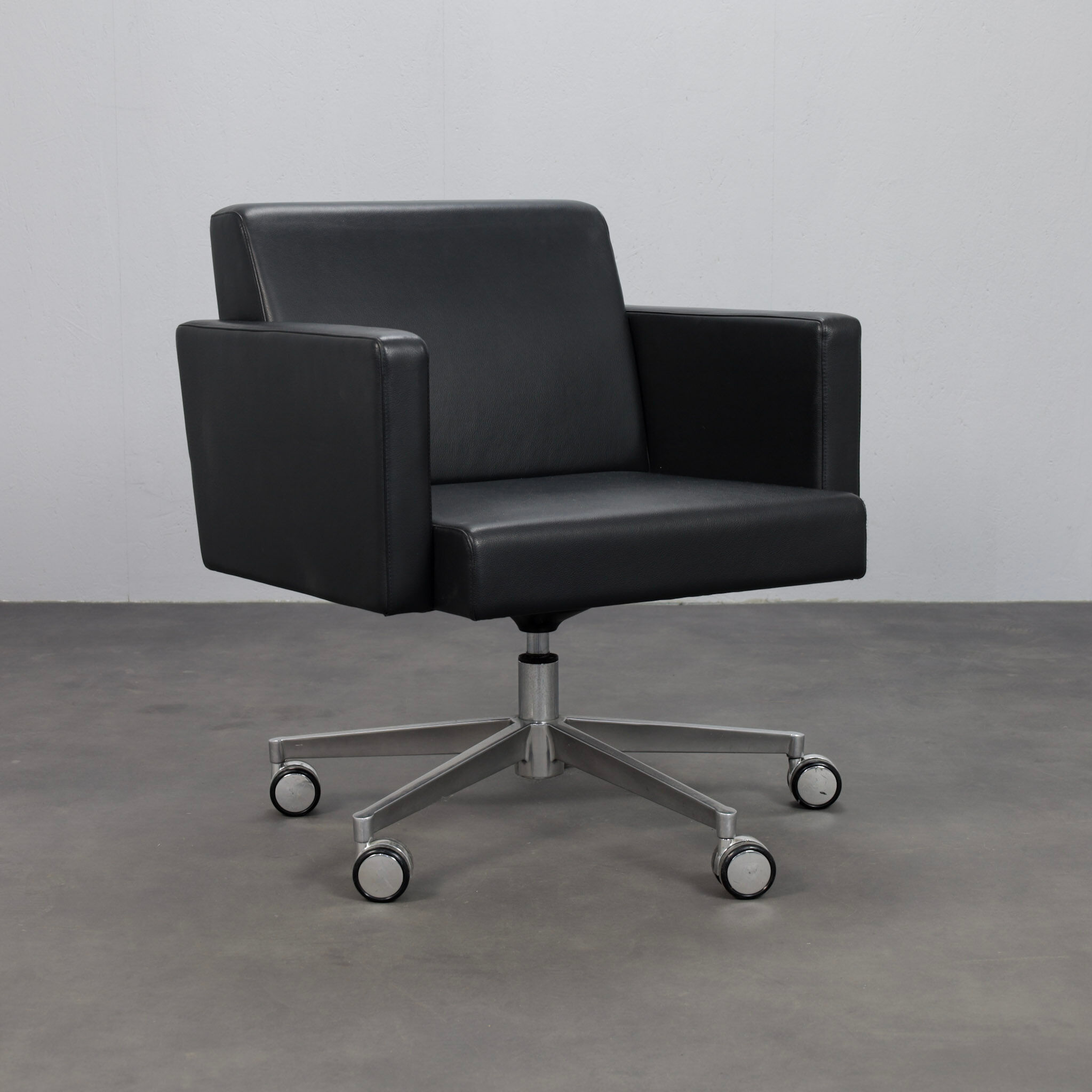 Pair of leather swivel armchairs by Poltrona Frau, Italy, 1990s