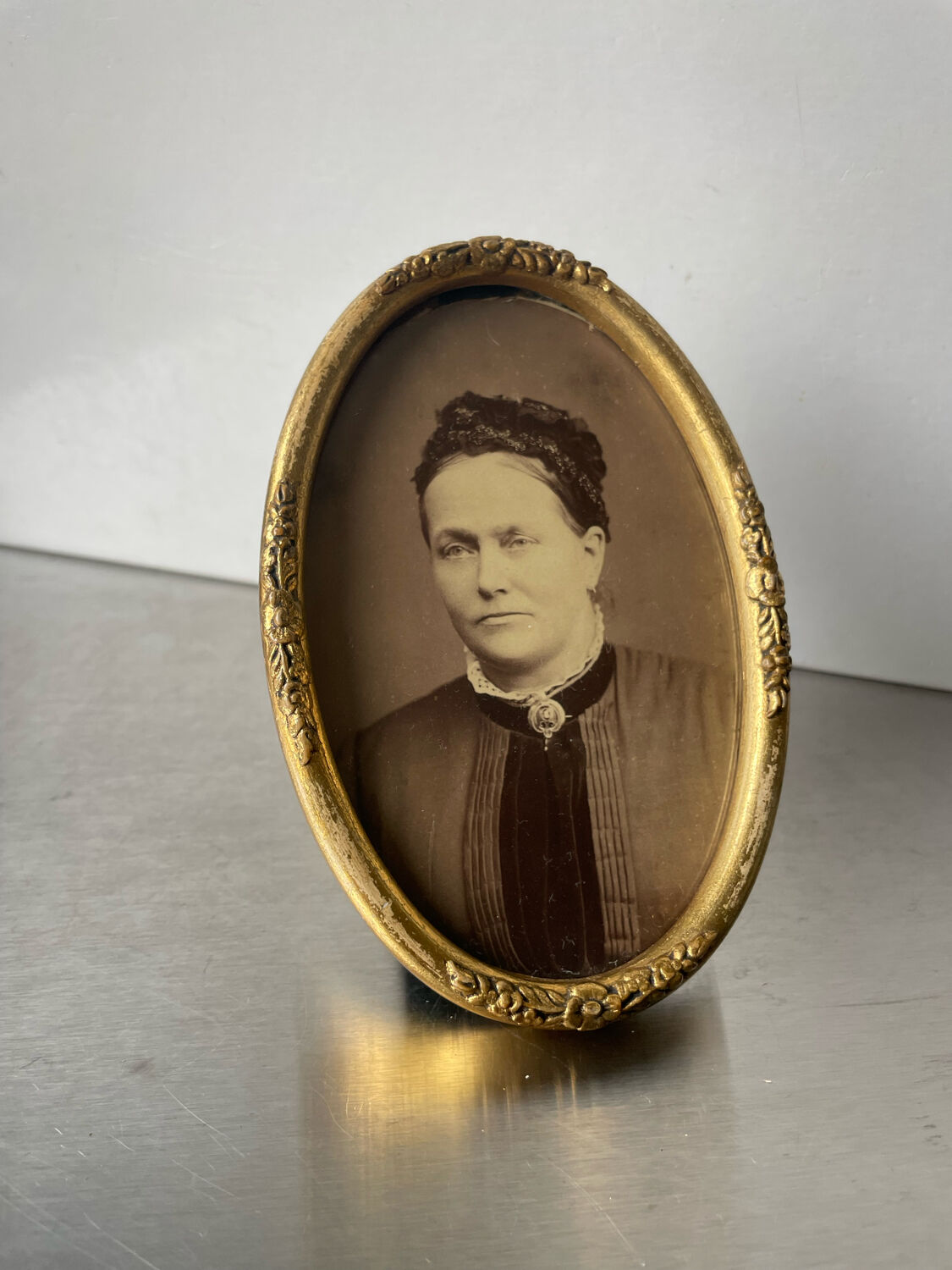 Antique Oval Frame gilded wood 15 cm x 10 cm