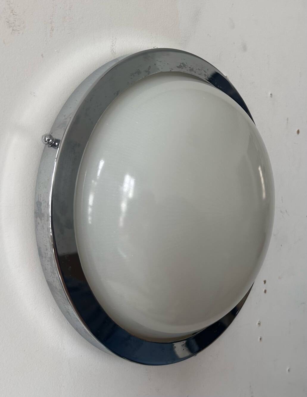 Vintage modernist Perzel wall lamp, chrome and holophane glass, France 1930