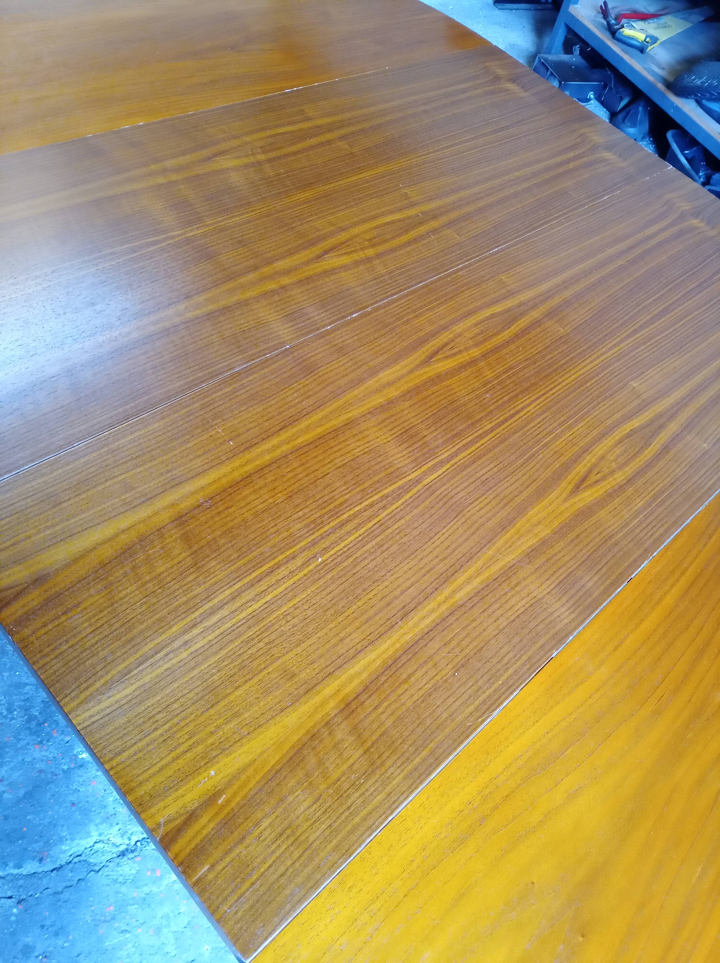 Scandinavian extending table