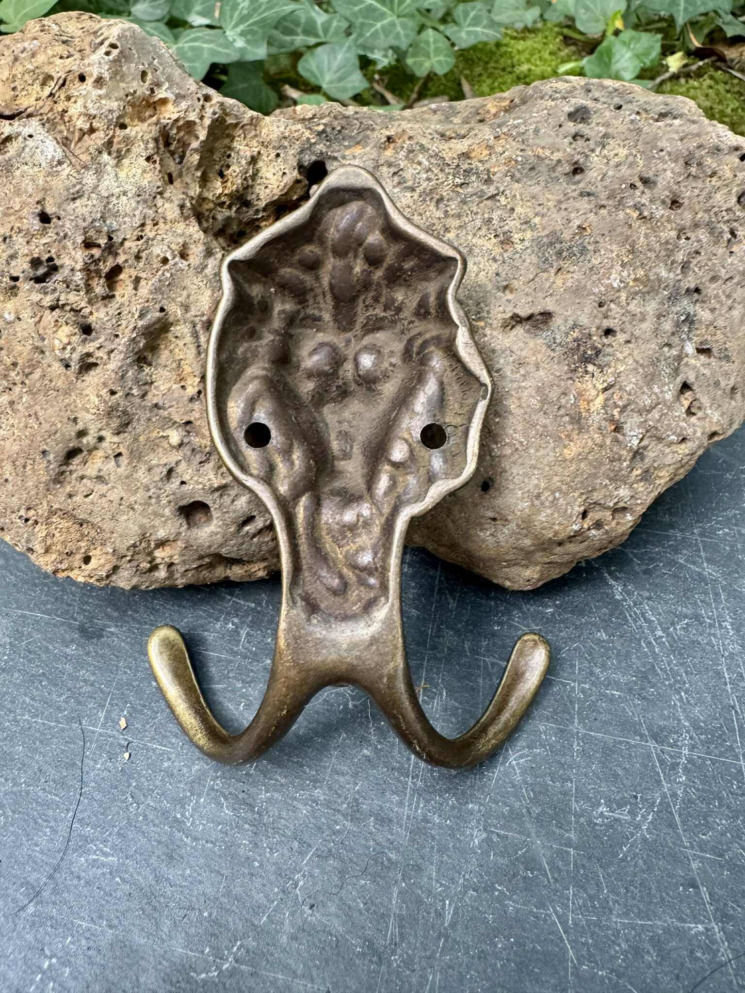 Patère lion en laiton style baroque