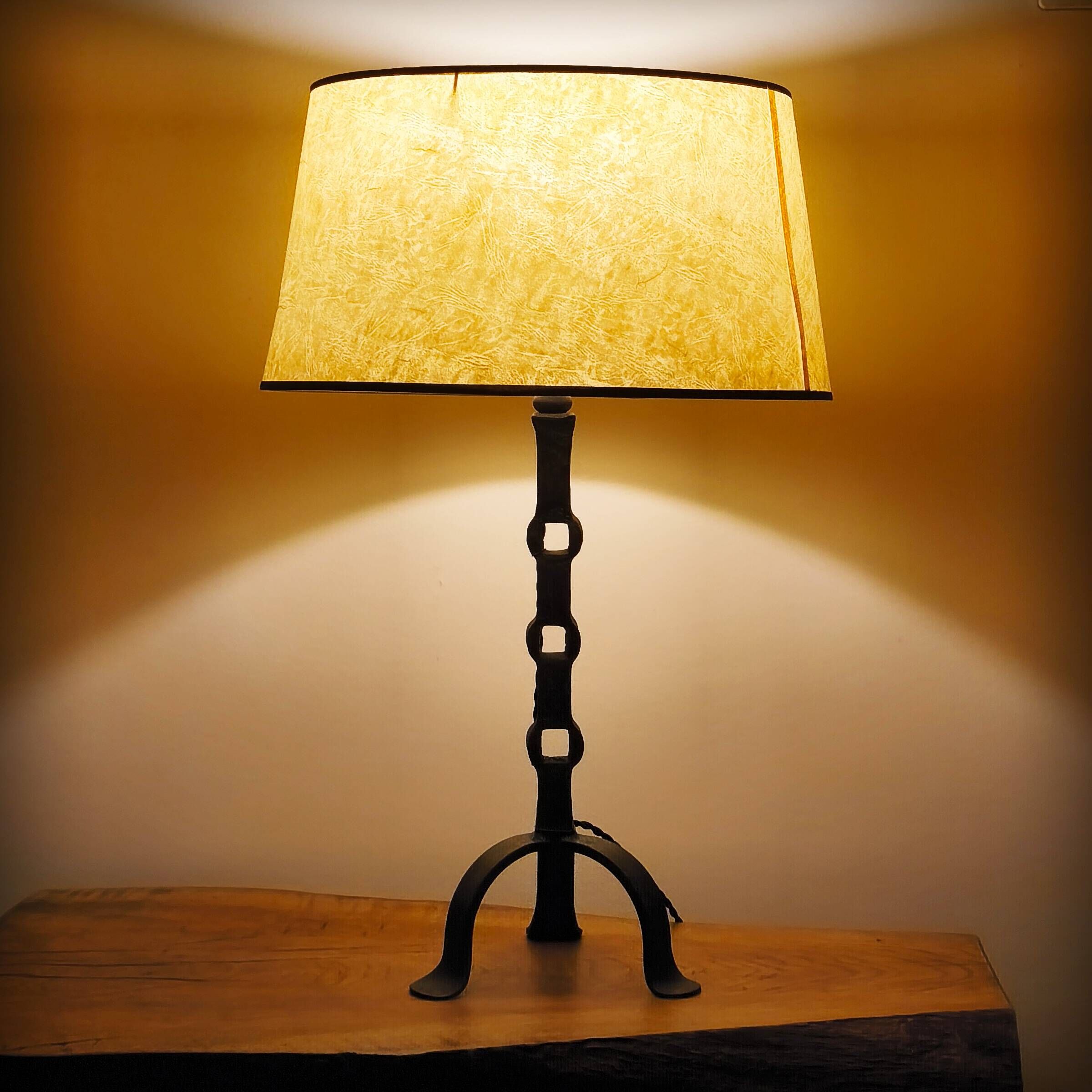 Brutalist lamp base in wrought and beaten iron, France, 1920 to 1960.