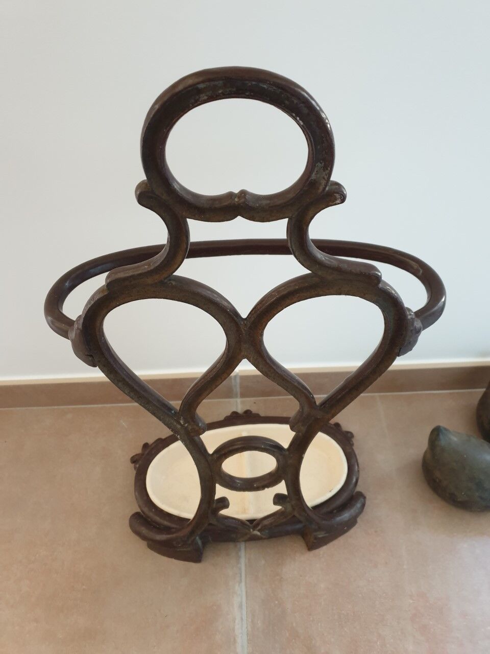 Cast iron umbrella holder