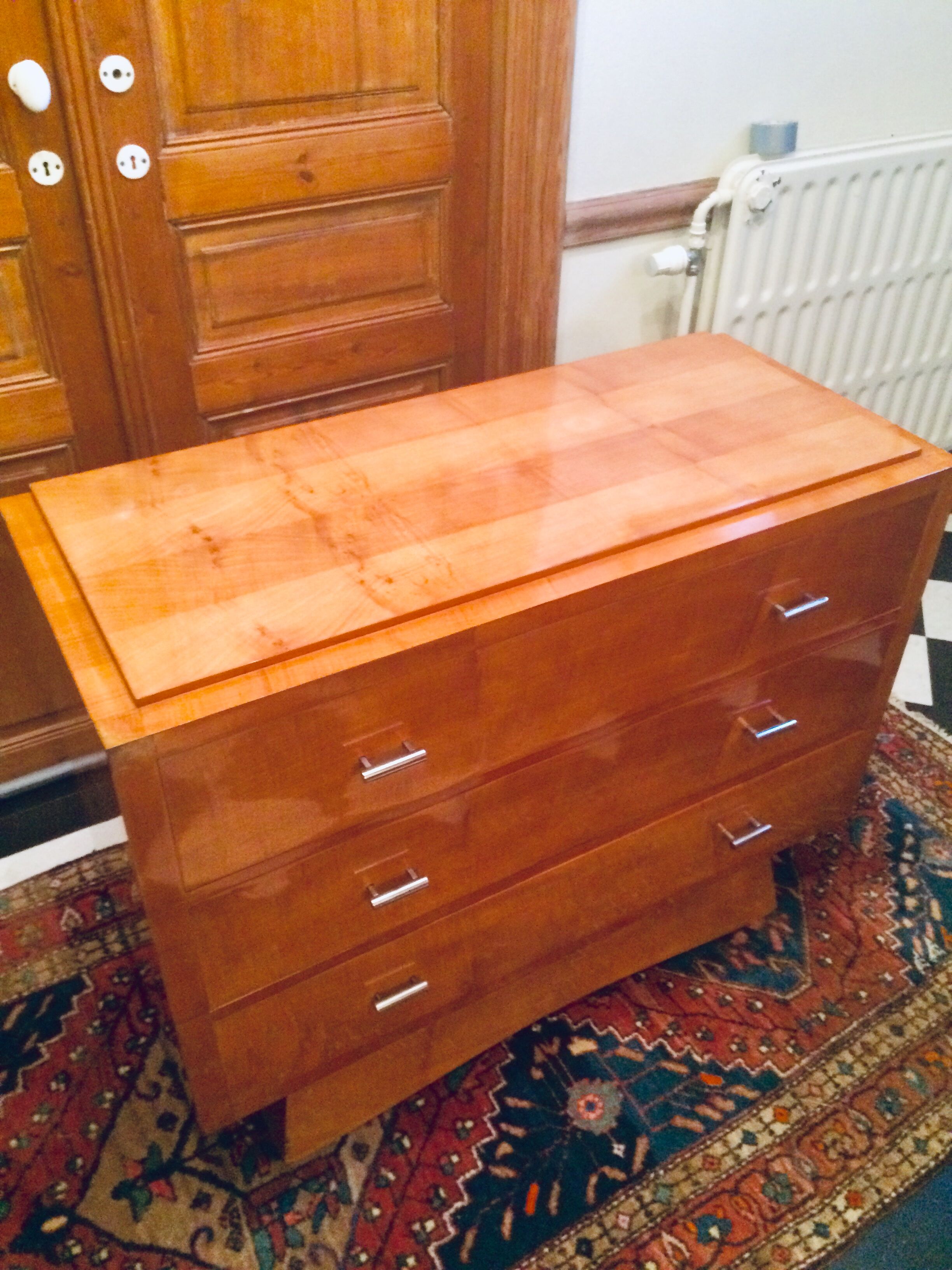 Art deco chest of drawers in lemon tree