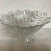 Old flower-shaped bubble round footed cup