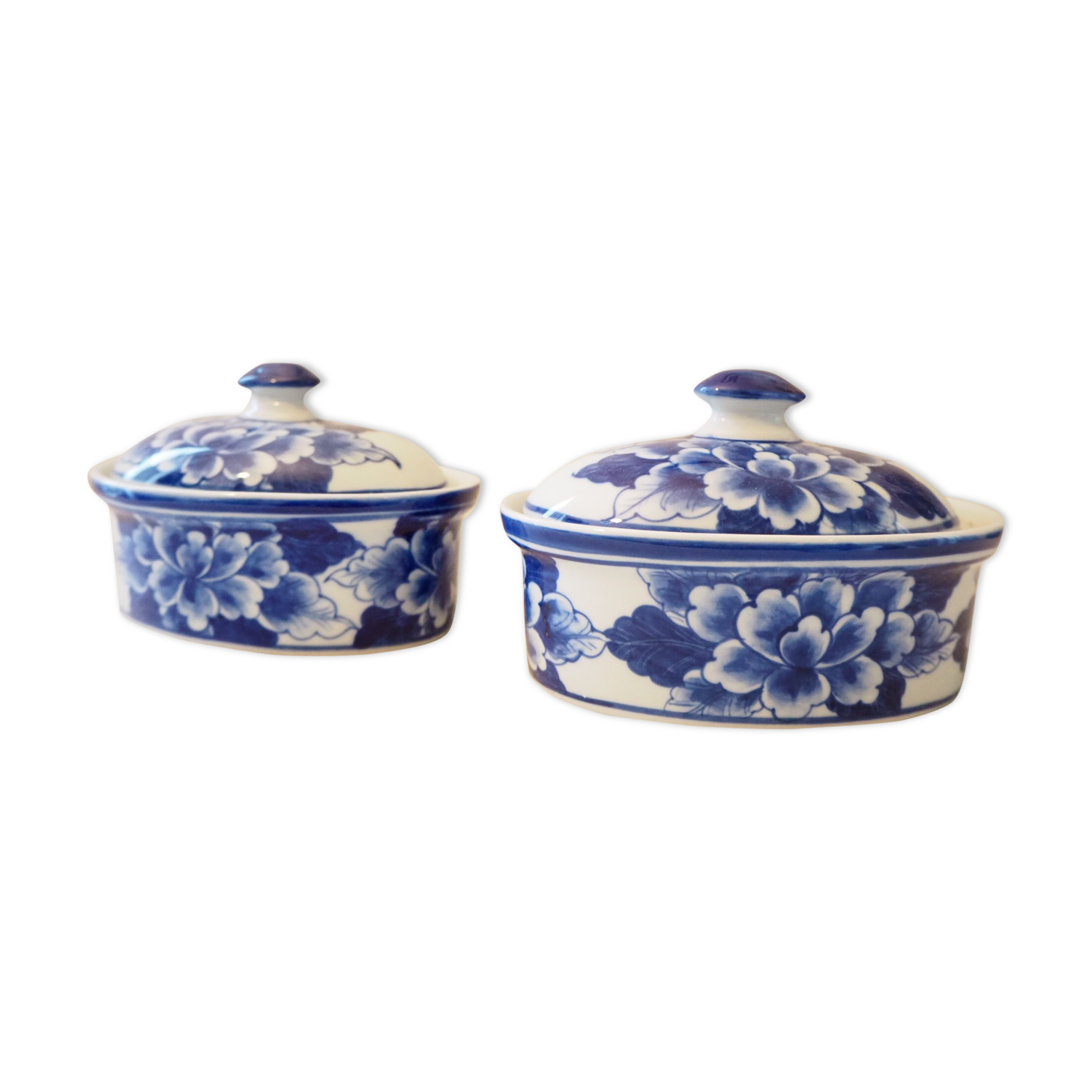 Set of two porcelain ramekins