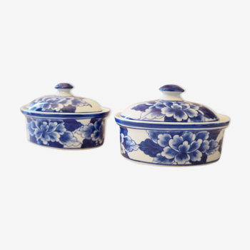 Lot de deux ramequins en porcelaine