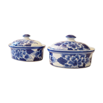Set of two porcelain ramekins