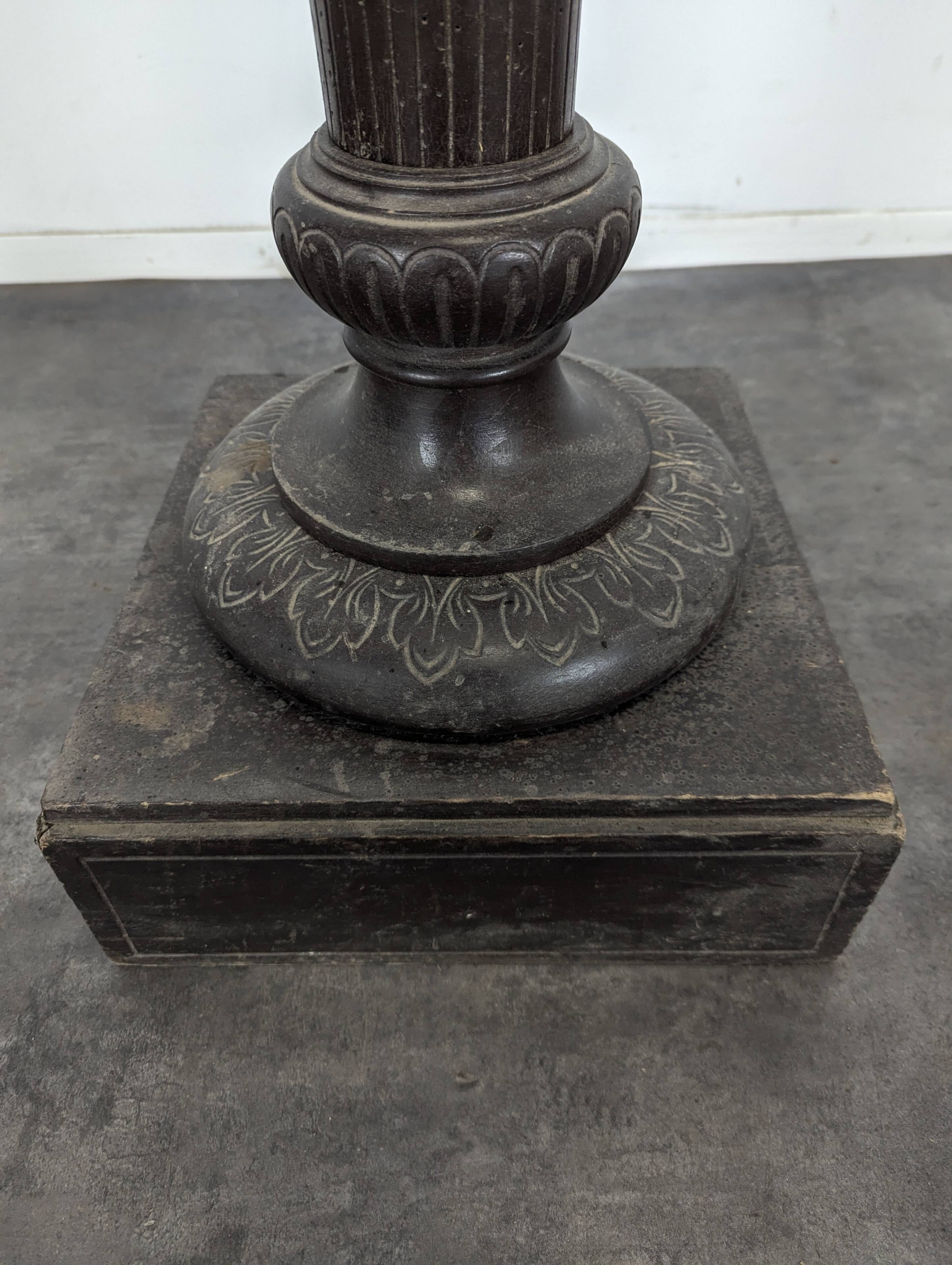 Presentation pedestal column
