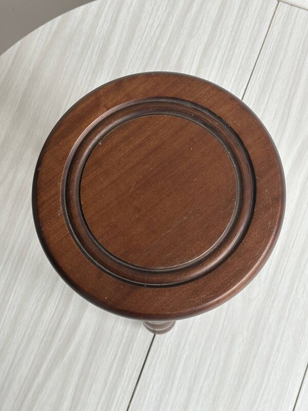 Petit tabouret tripode ancien en bois