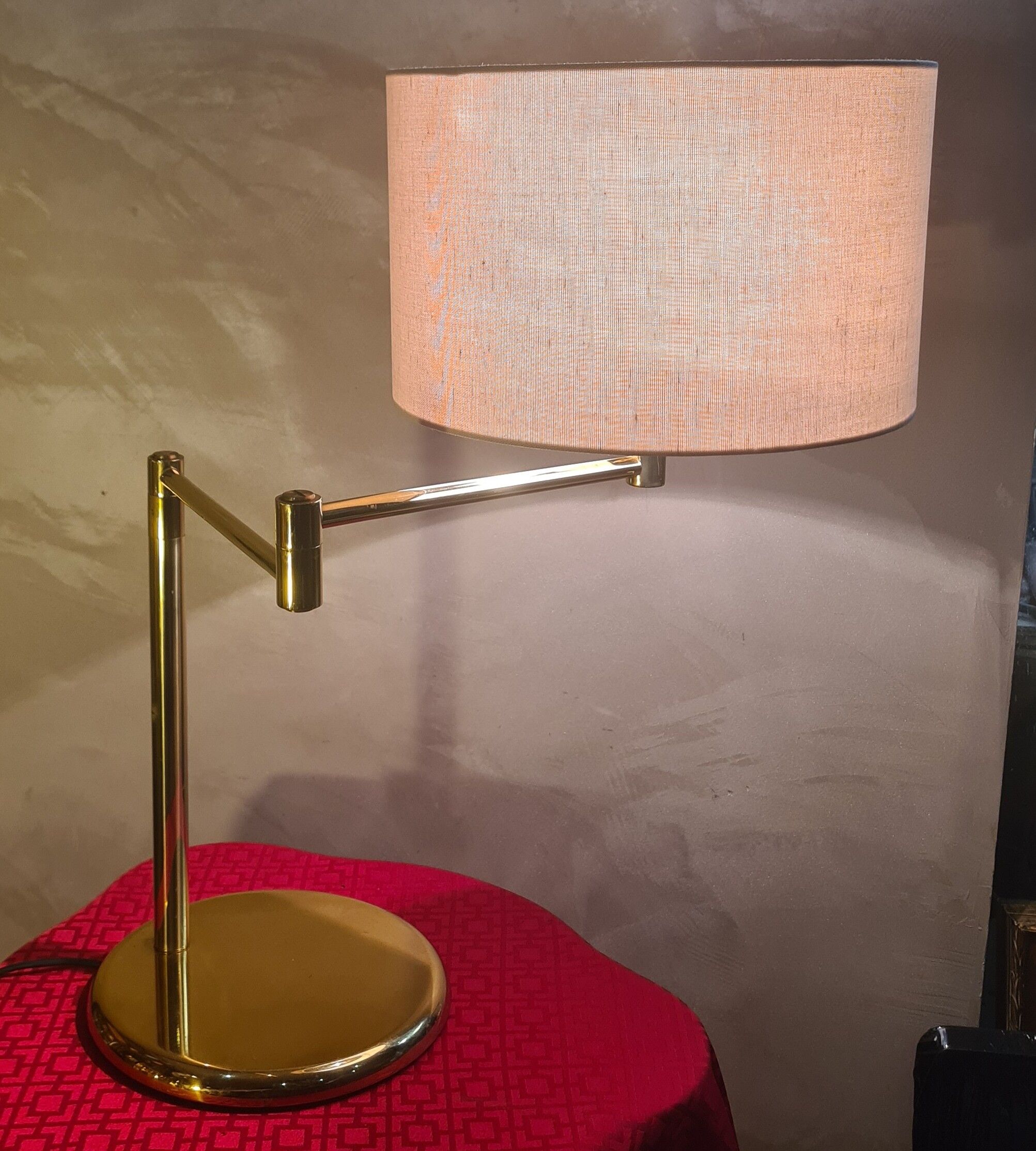 modular table lamp in a chic and timeless style 56x36. It is made up of