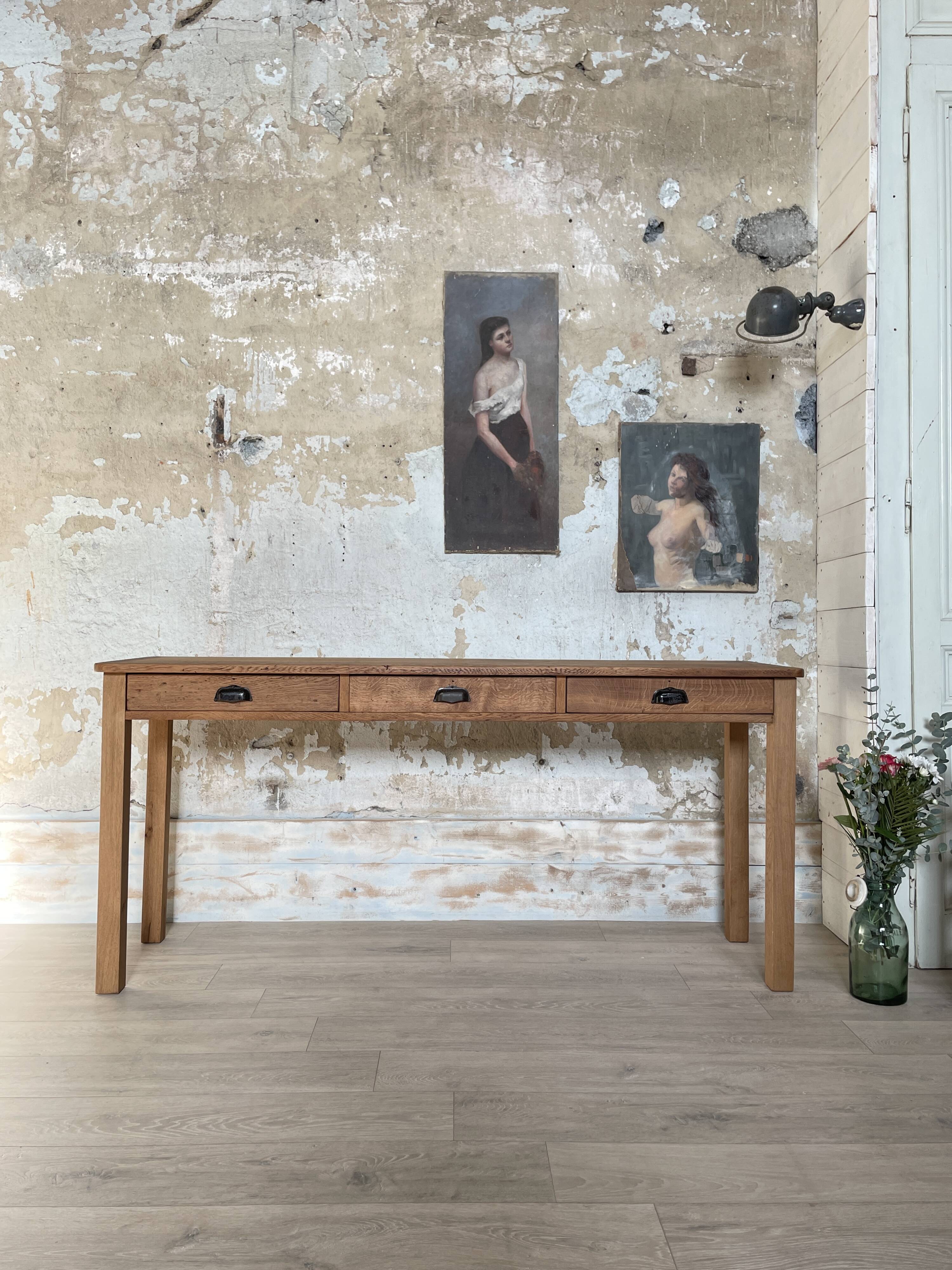 Console service in solid oak, circa 1900.