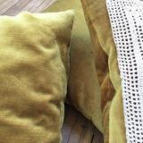 Lot of 3 yellow velvet cushions