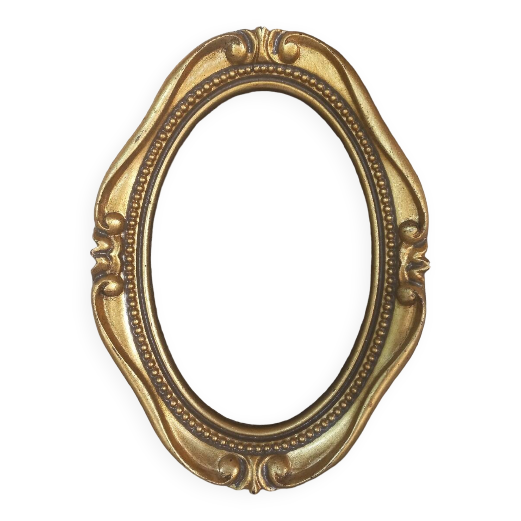 Stylized oval gold frame