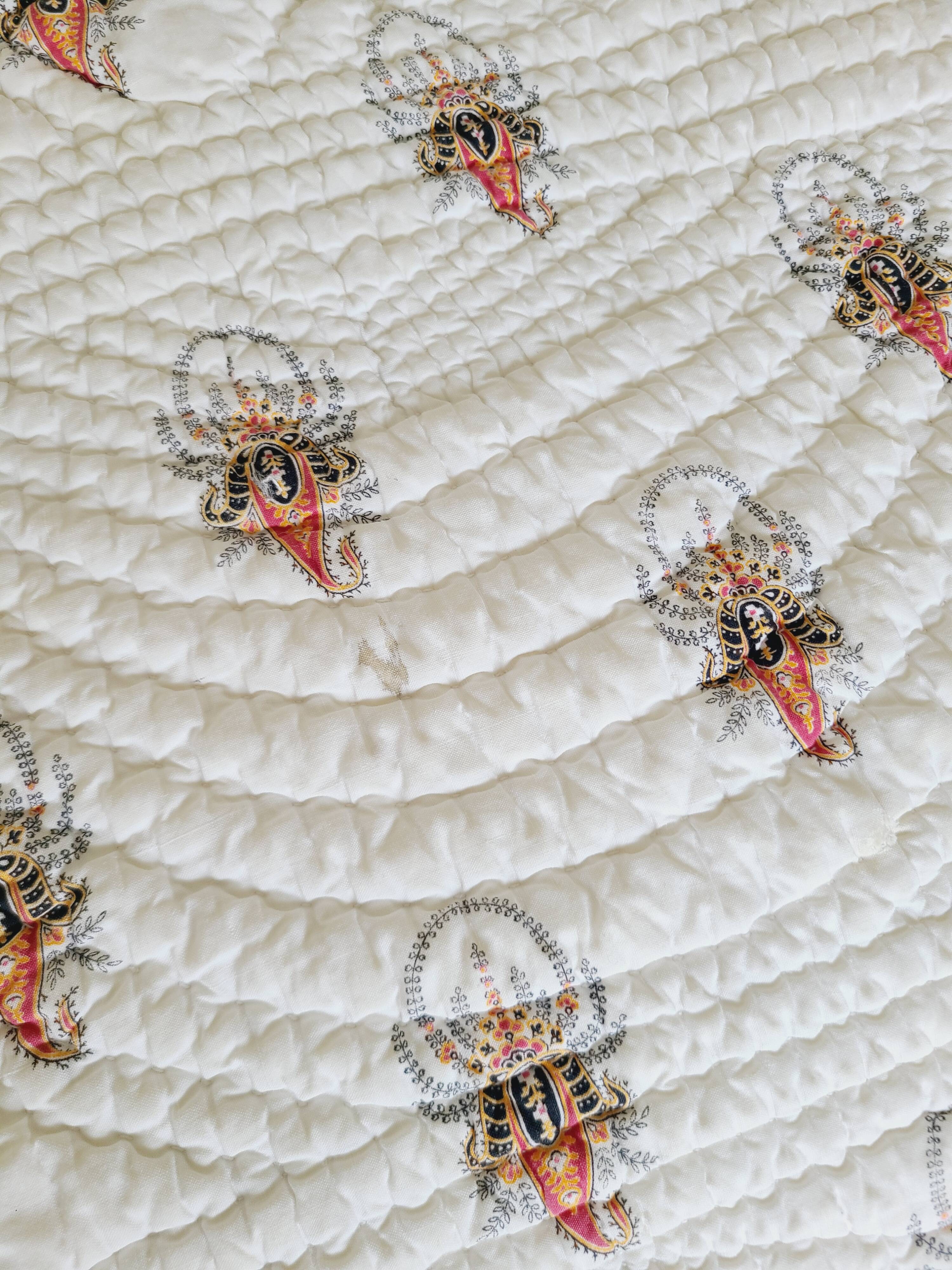 Large Provençal boutis from the 19th century, 195 x 190 cm.