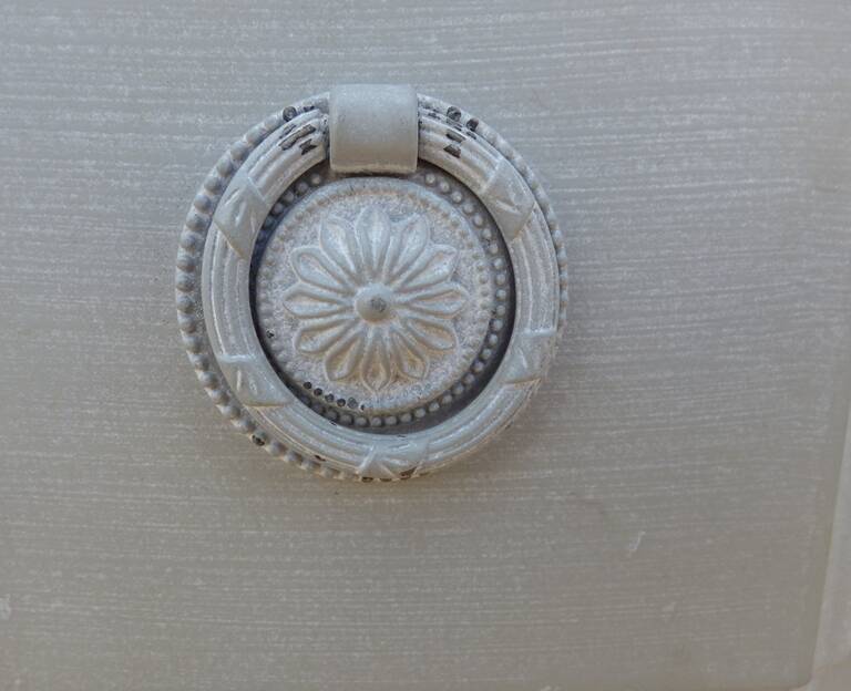 Chic Louis XV style 2-drawer piece of furniture