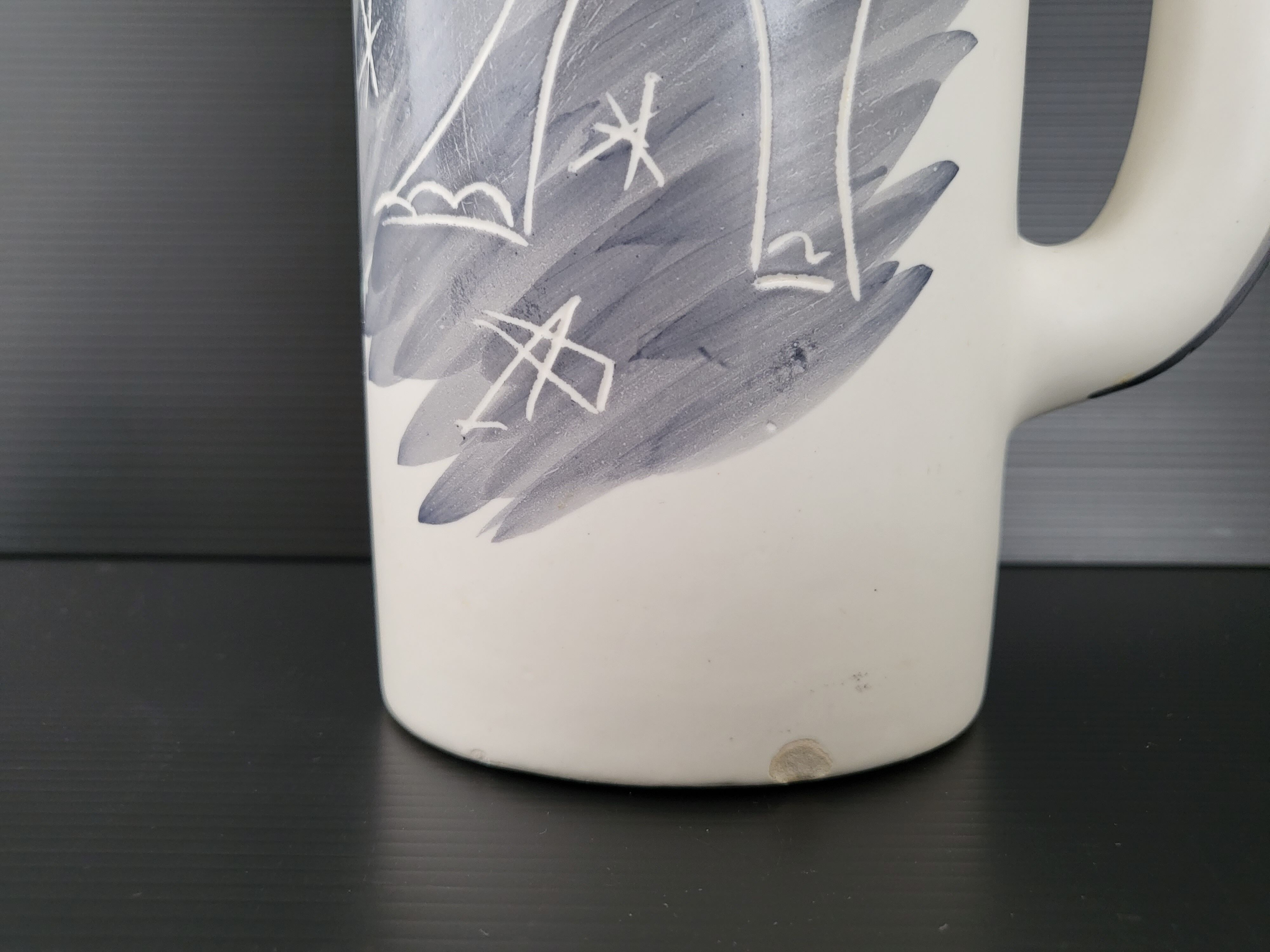 Pitcher and 6 vintage mugs 1950