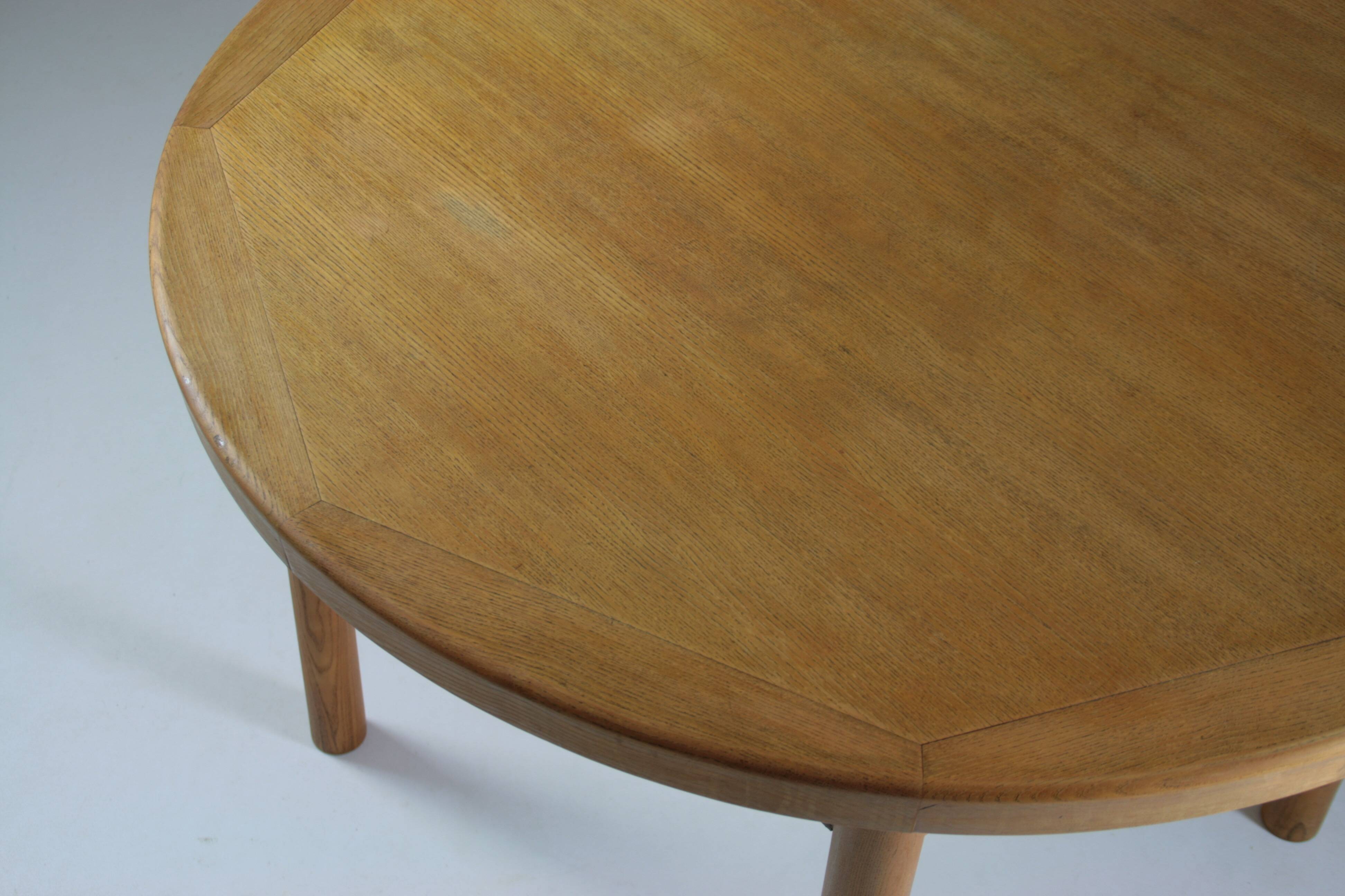 Round table model Dordogne by Robert Sentou, France