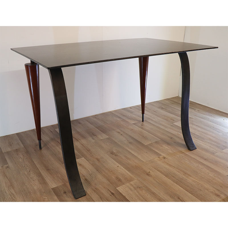 Bureau minimaliste en acier et bois