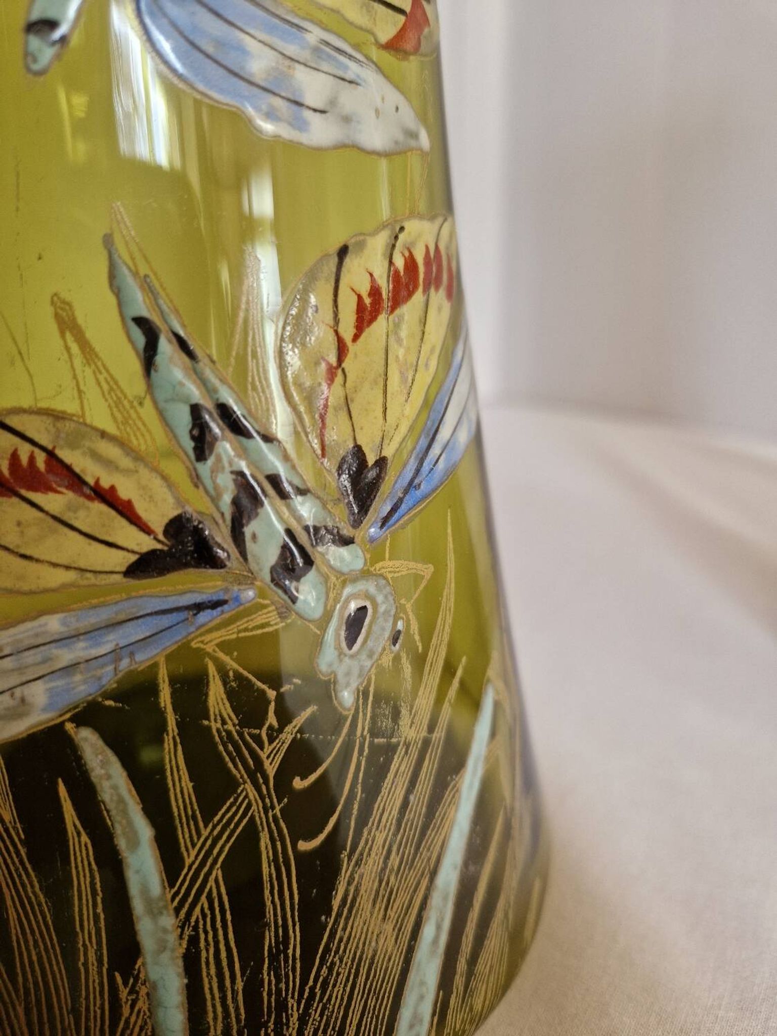 Paire de vases en verre émaillé avec libellule, attribués à Legras