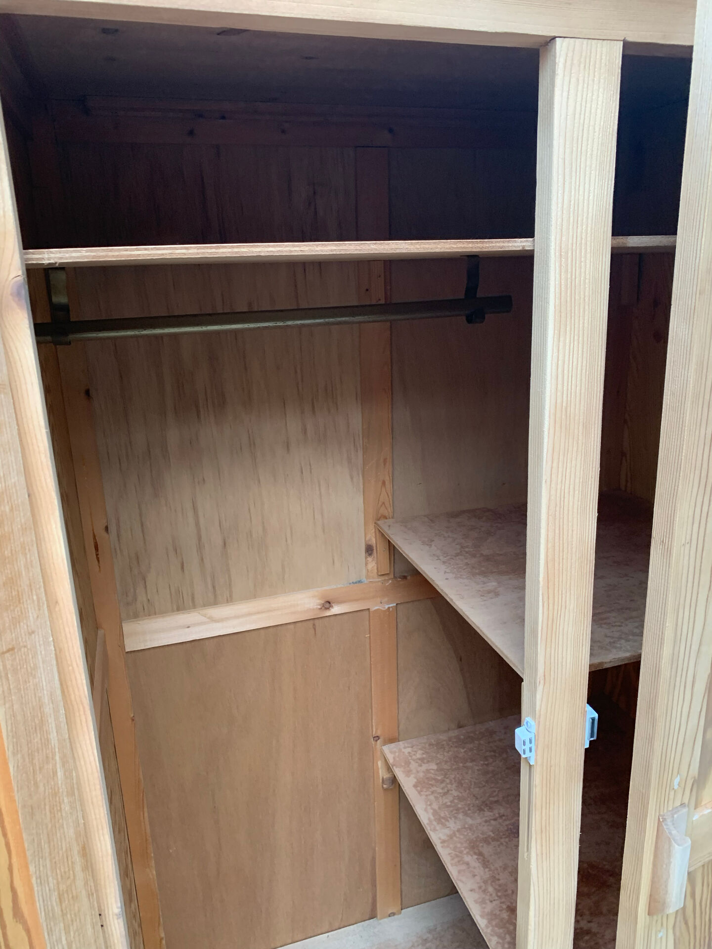 Armoire parisienne