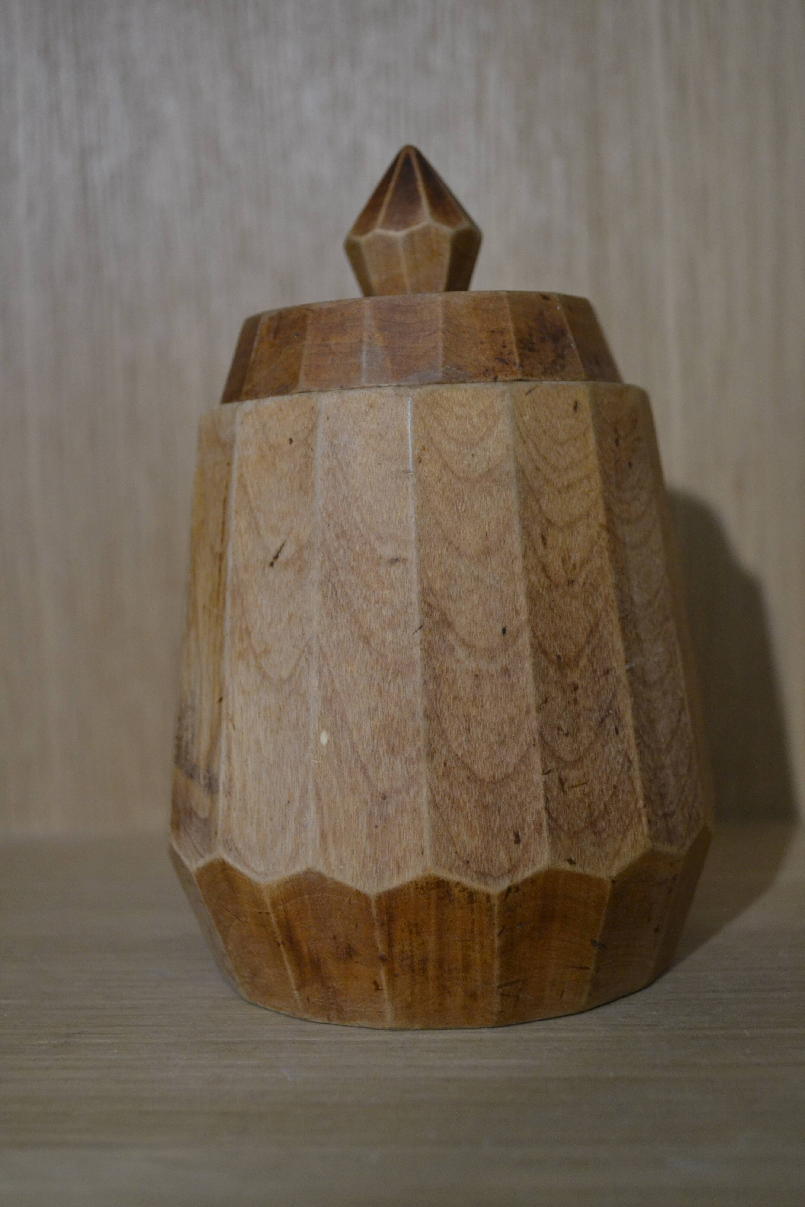 Boite en bois massif avec couvercle