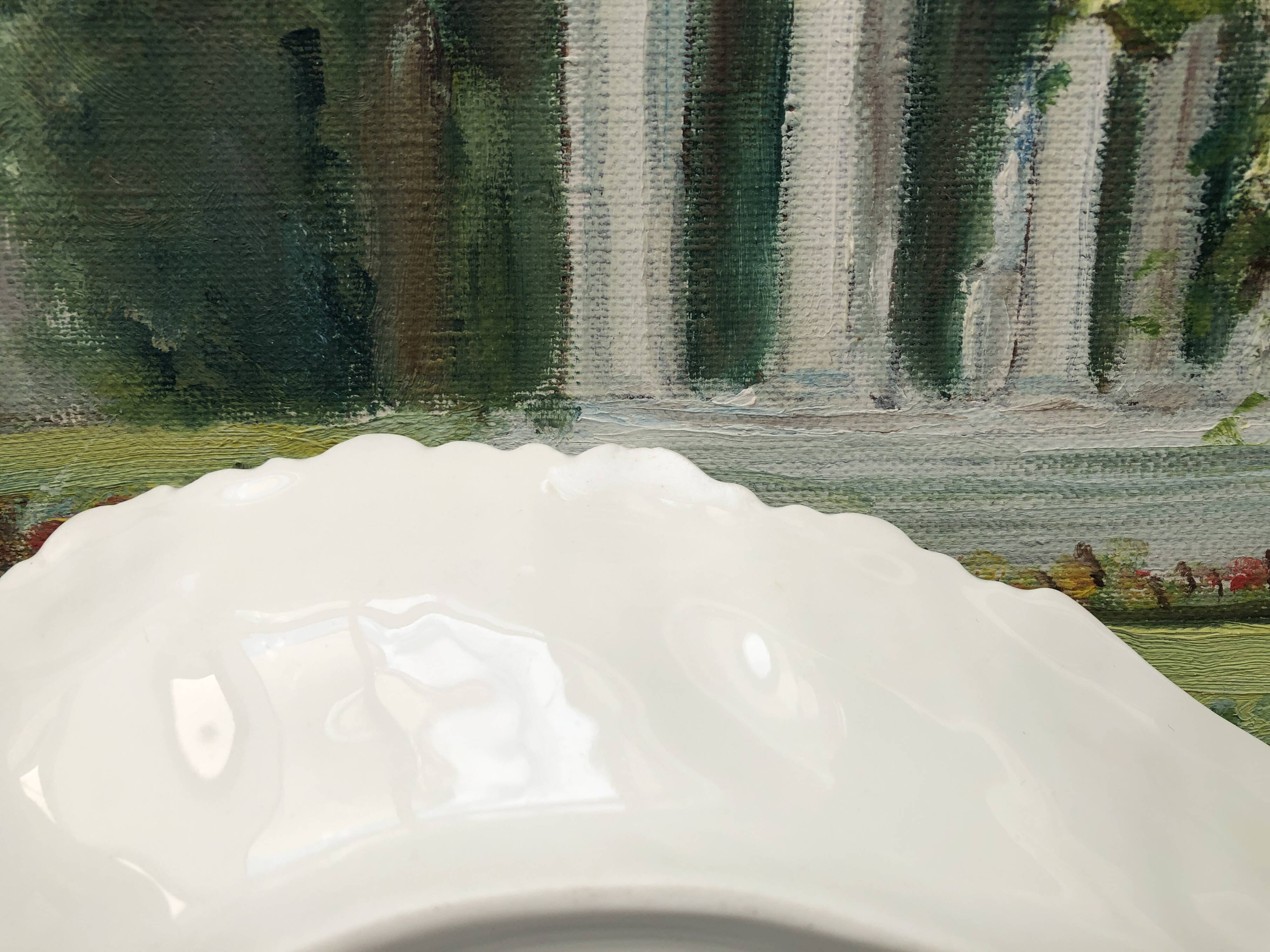 Scallop-shaped pocket emptier