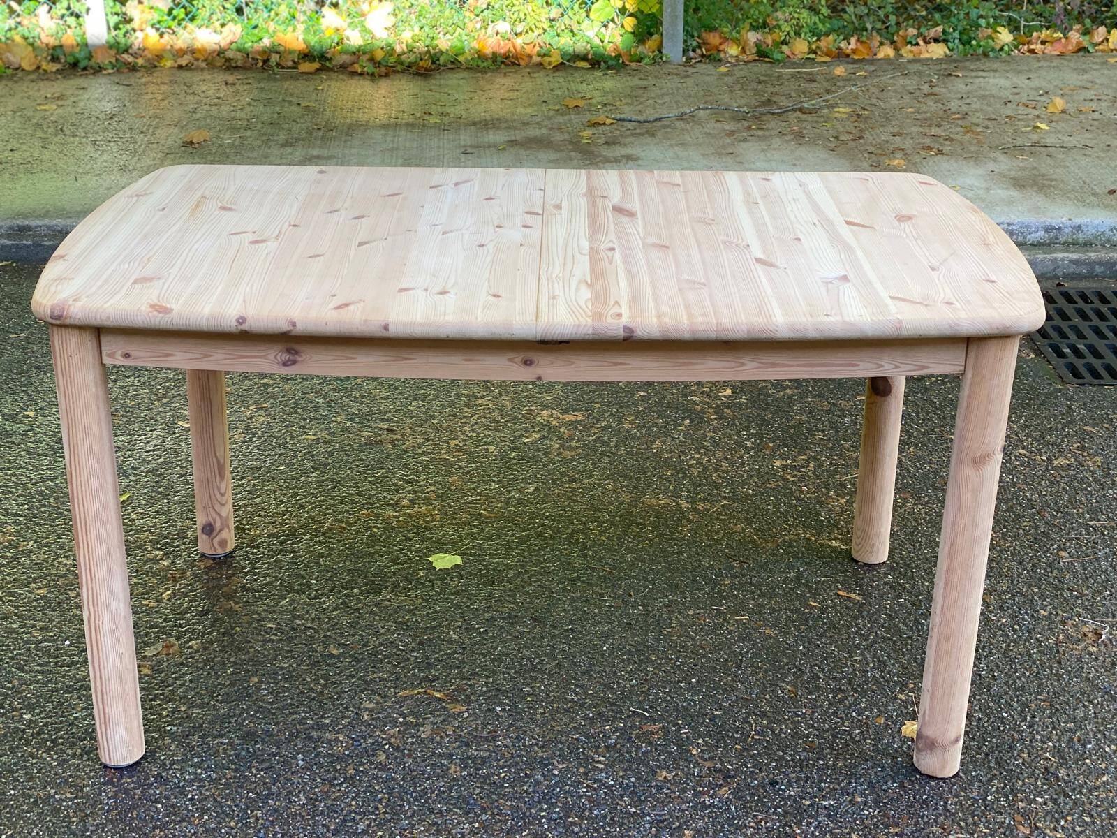 Scandinavian extendable dining table renovated in solid wood 180cm