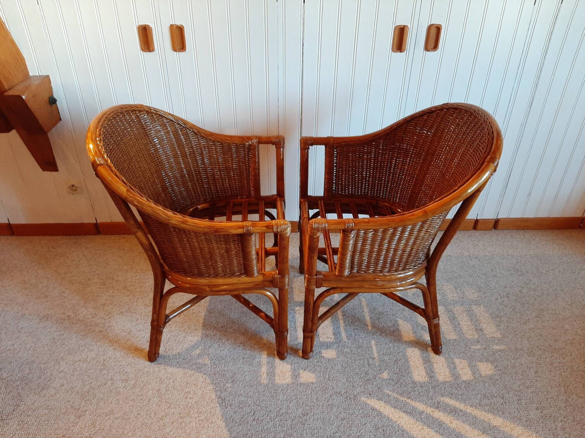 Set of 2 armchairs in adult varnished woven rattan