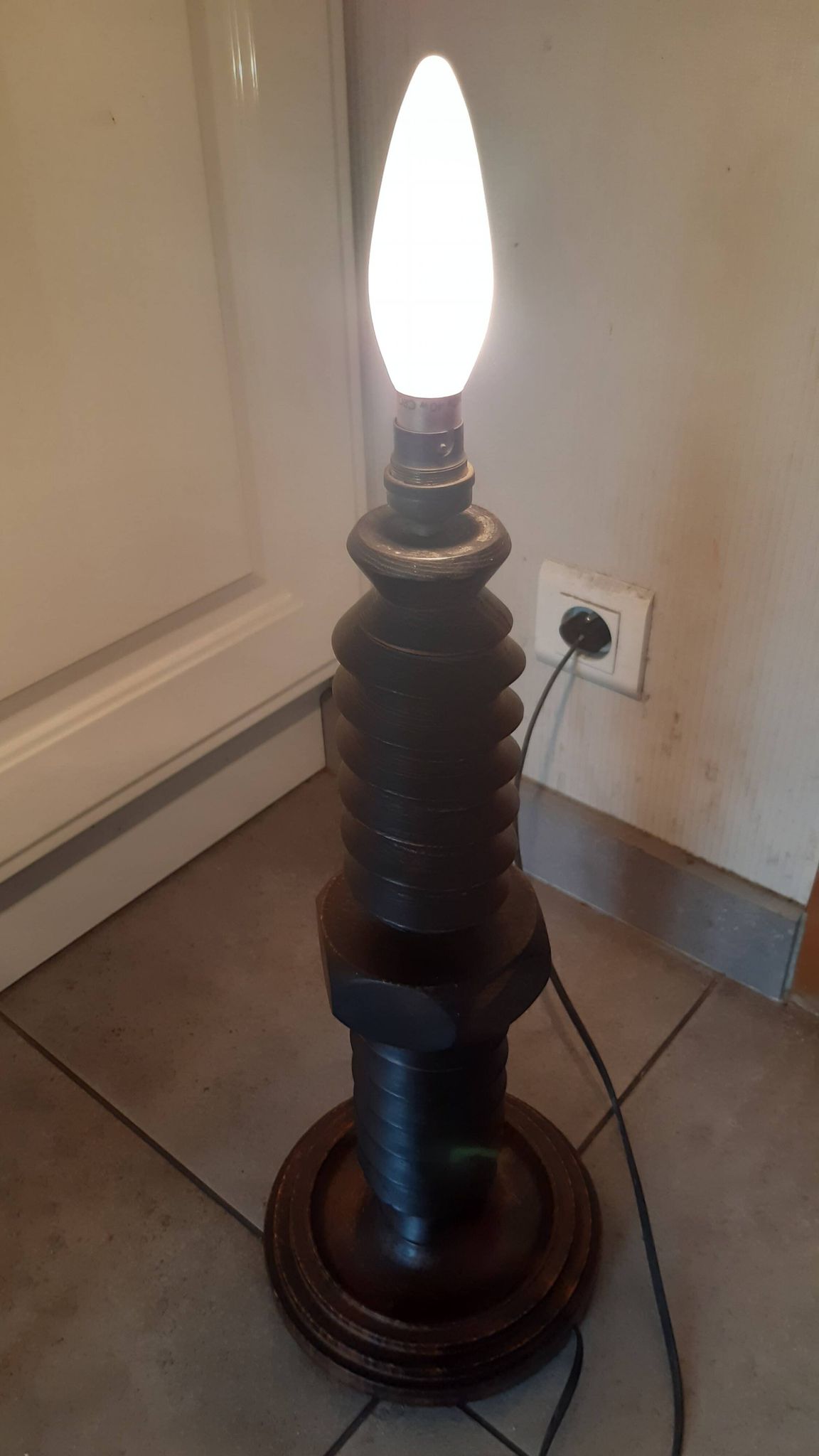 Lampe bois tourné art déco