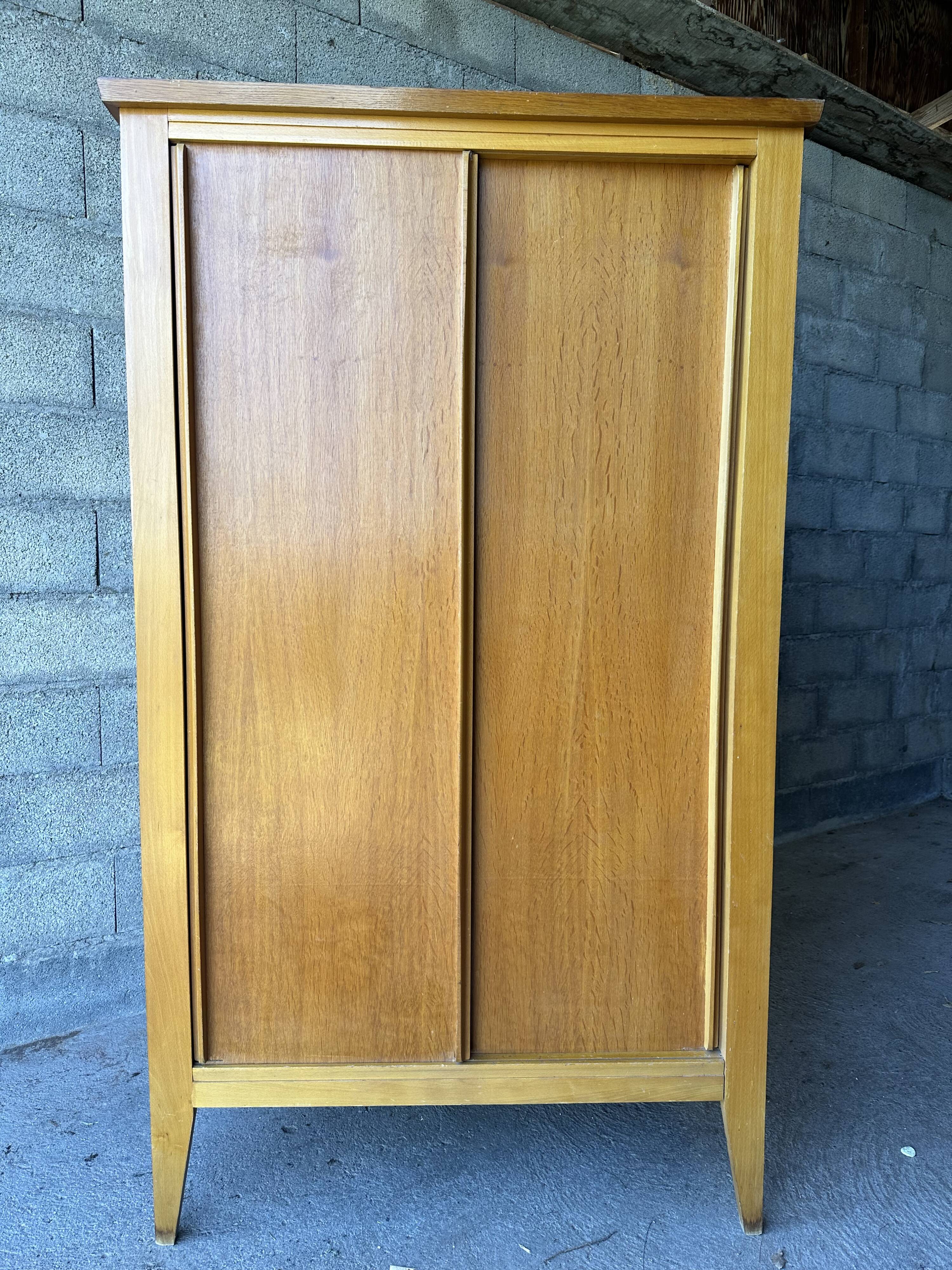 Wardrobe foot compass