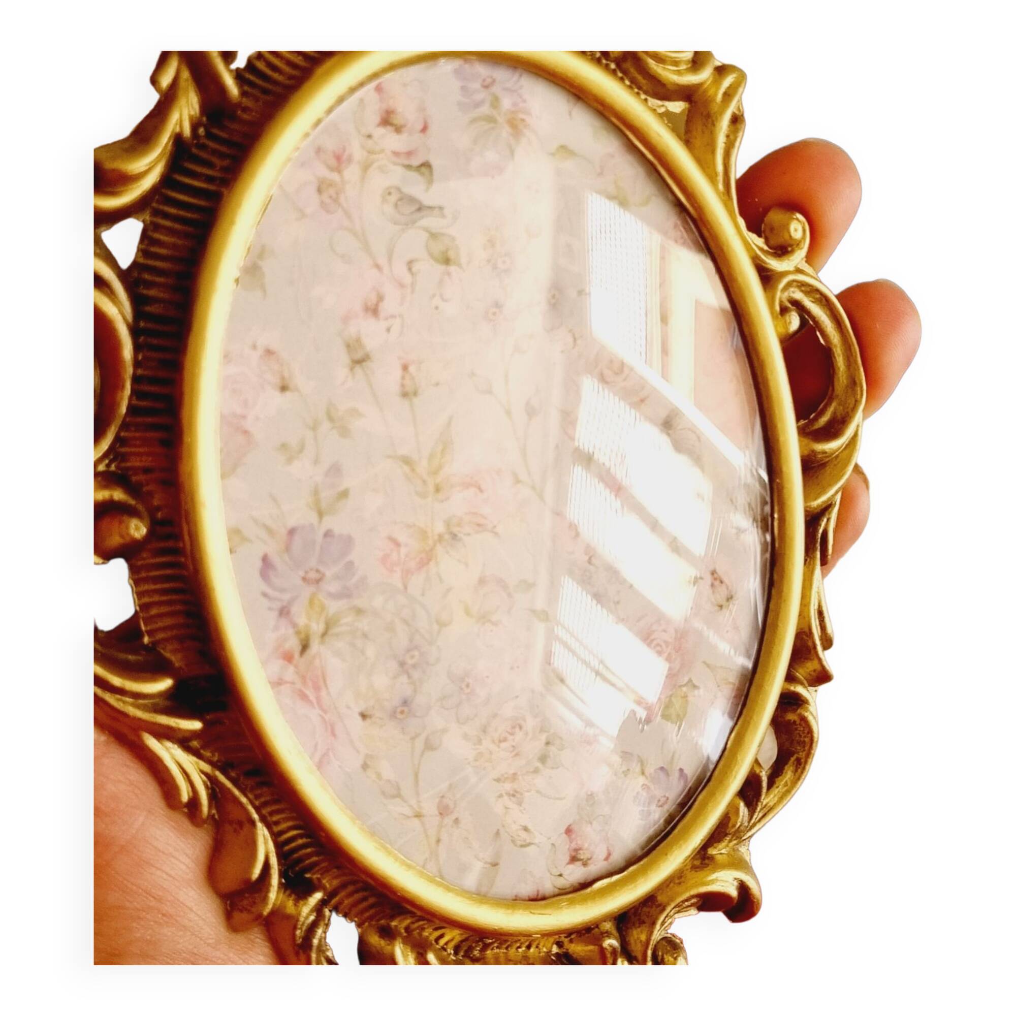 2 frames in gilded metal and curved glass