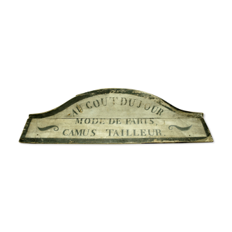 Fronton de boutique, old sign "To the taste of the day, fashion of Paris"