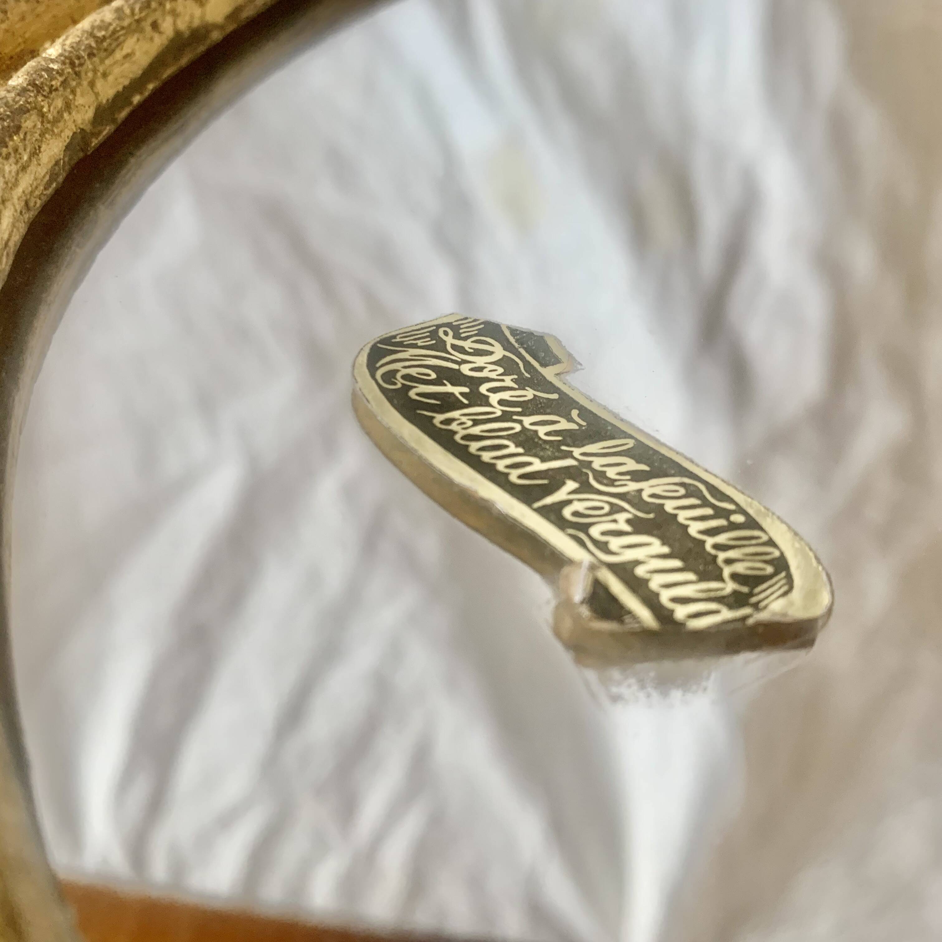 Ancien miroir ovale en résine dorée à la feuille - style baroque - 73 cm