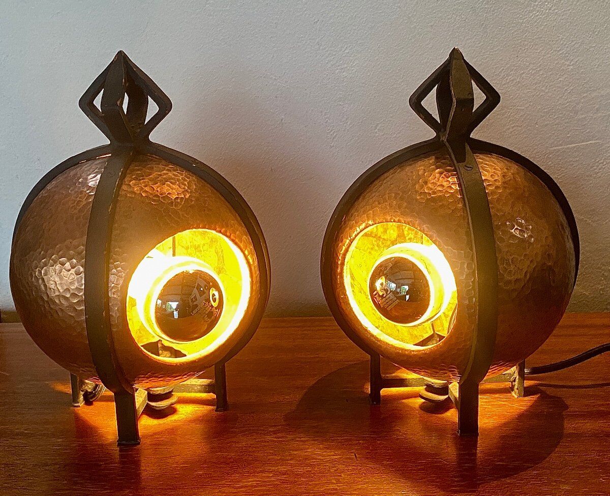 Paire de lampes art déco en dinanderie
