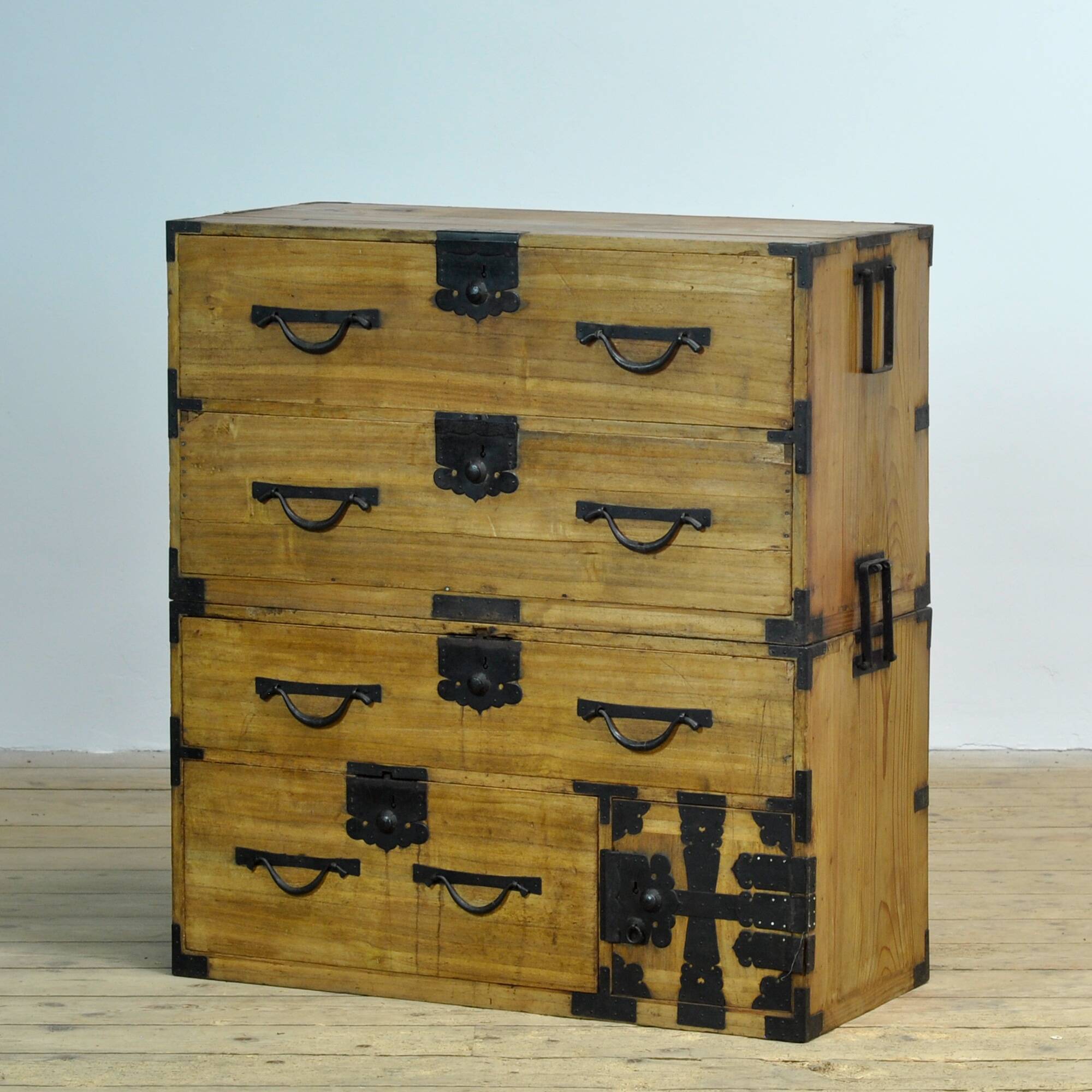 Commode Tansu japonaise, vers 1870