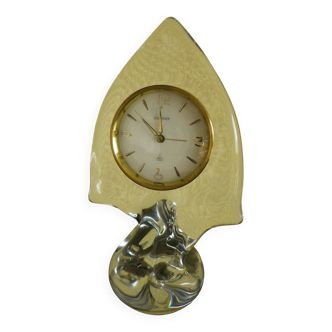 Horloge à poser en cristal Scheider de forme biomorphique et signée