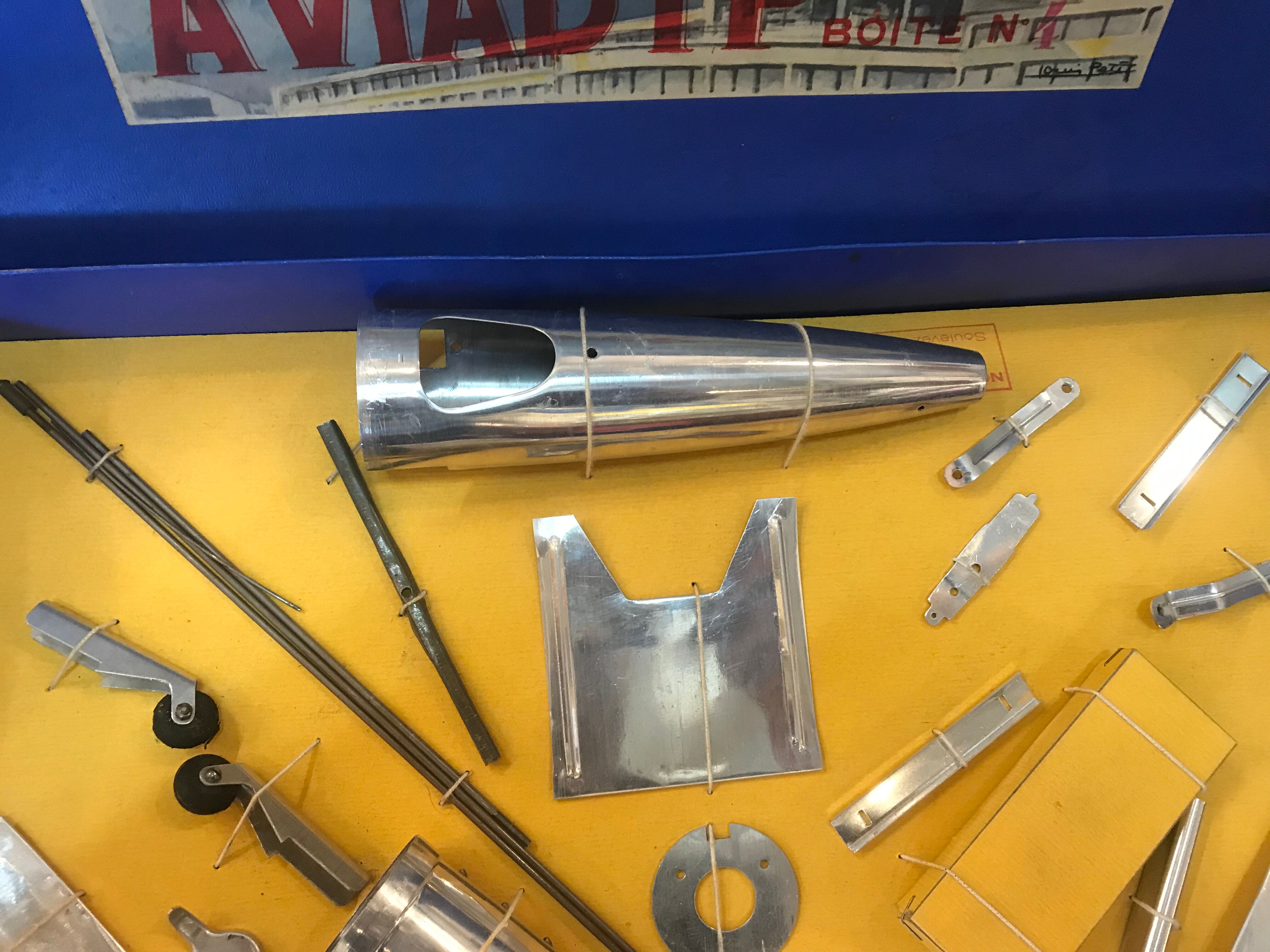 Model airplane AVIADYP