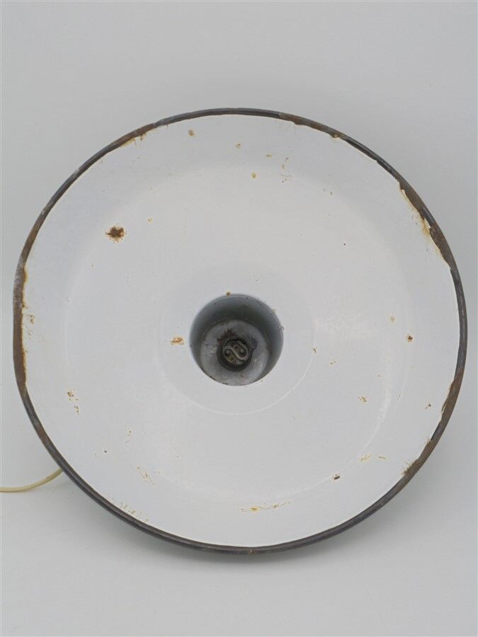 Hanging lamp in enamelled sheet metal