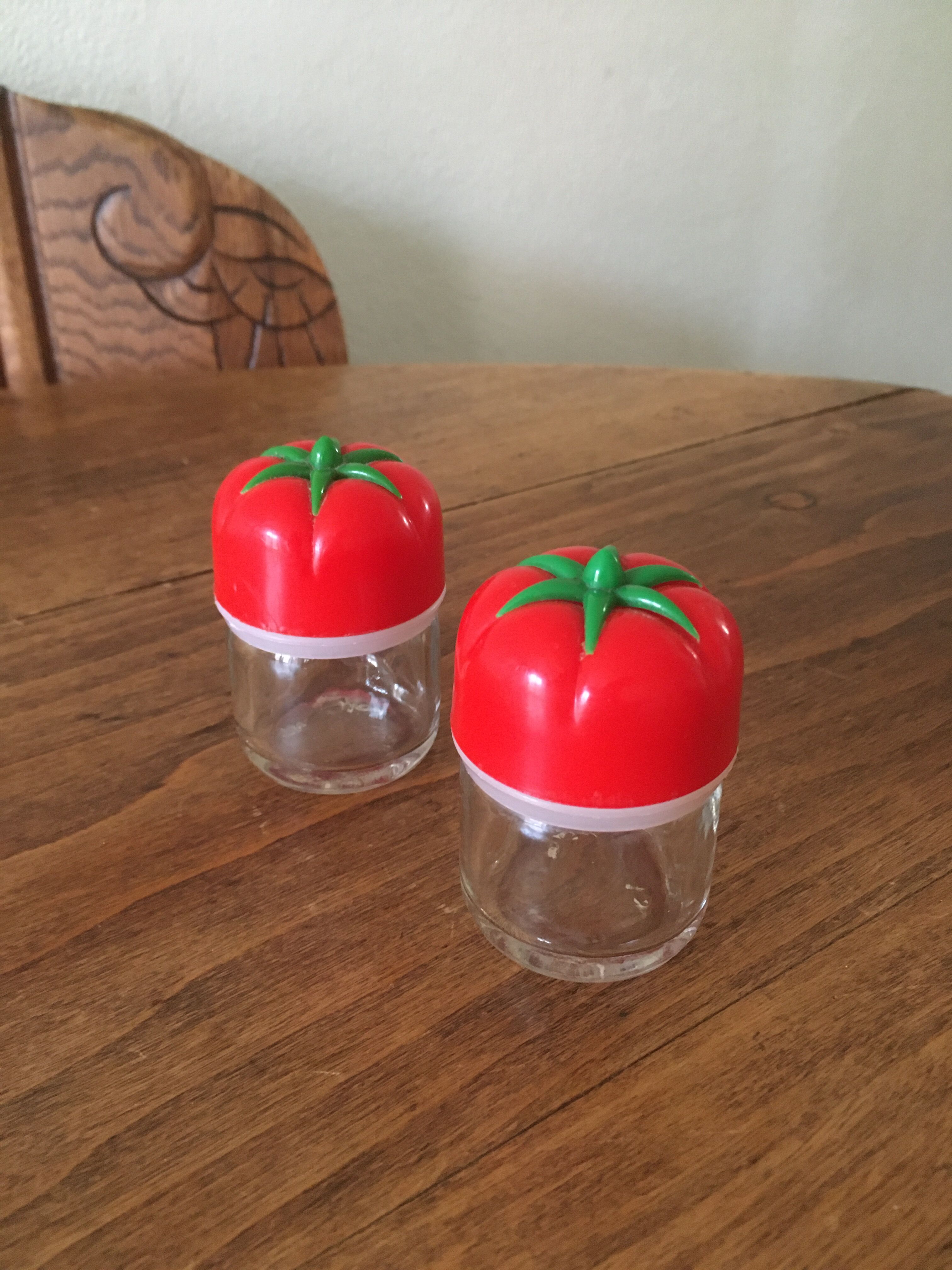 Salt and pepper shaker, tomato-shaped