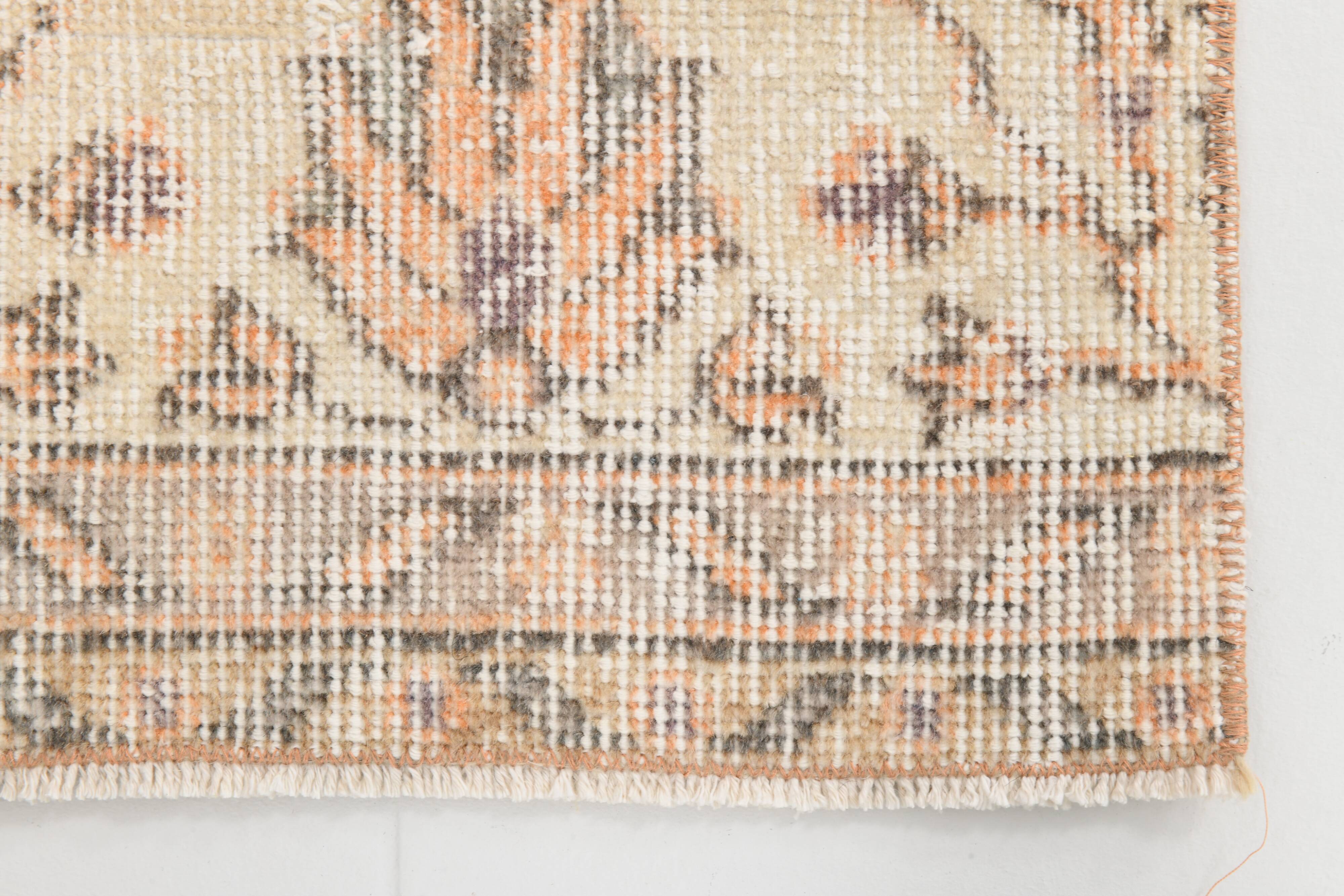 Tapis de couloir turc vintage à motif floral