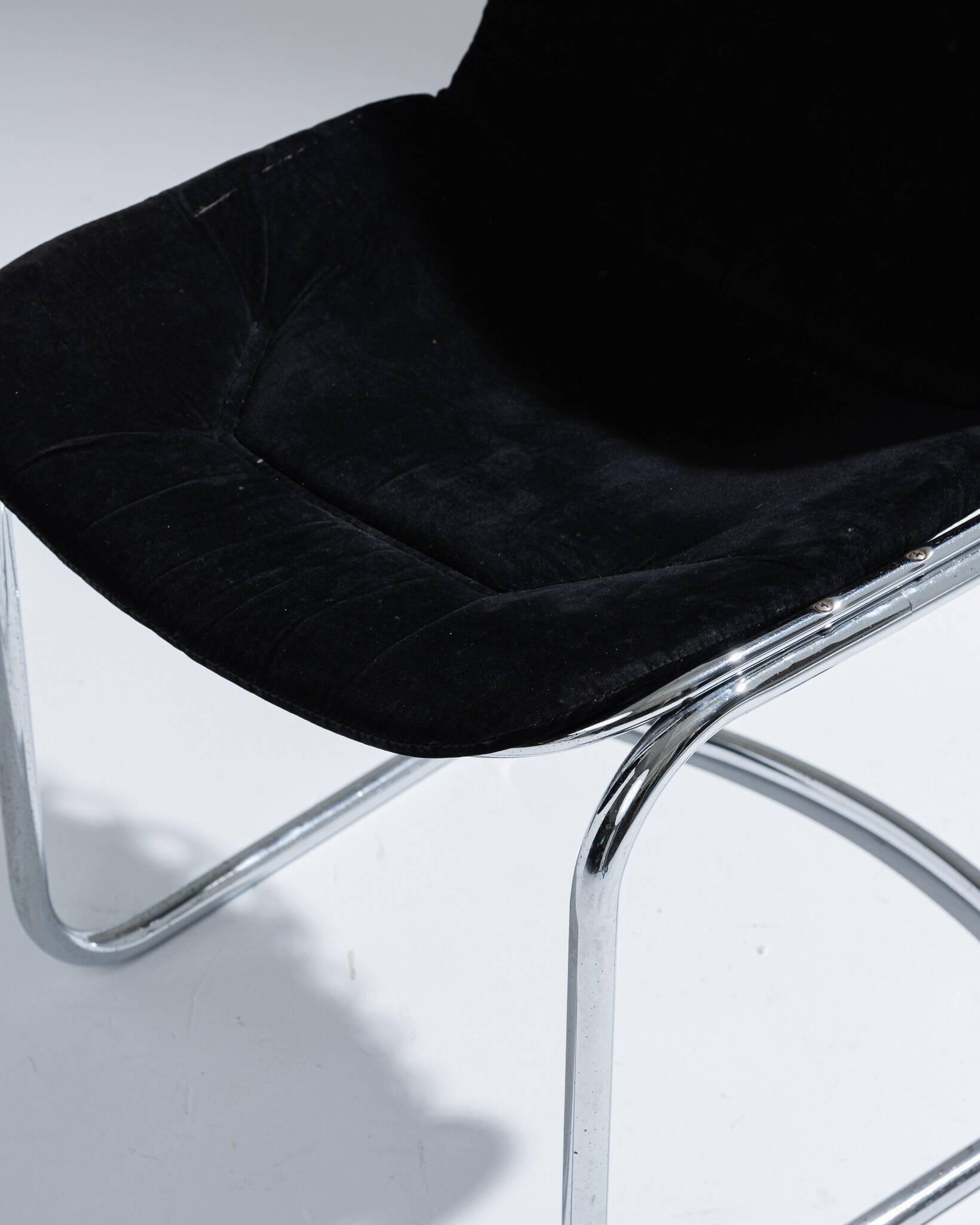 Chaise en velours noir, Gastone Rinaldi, 1970s
