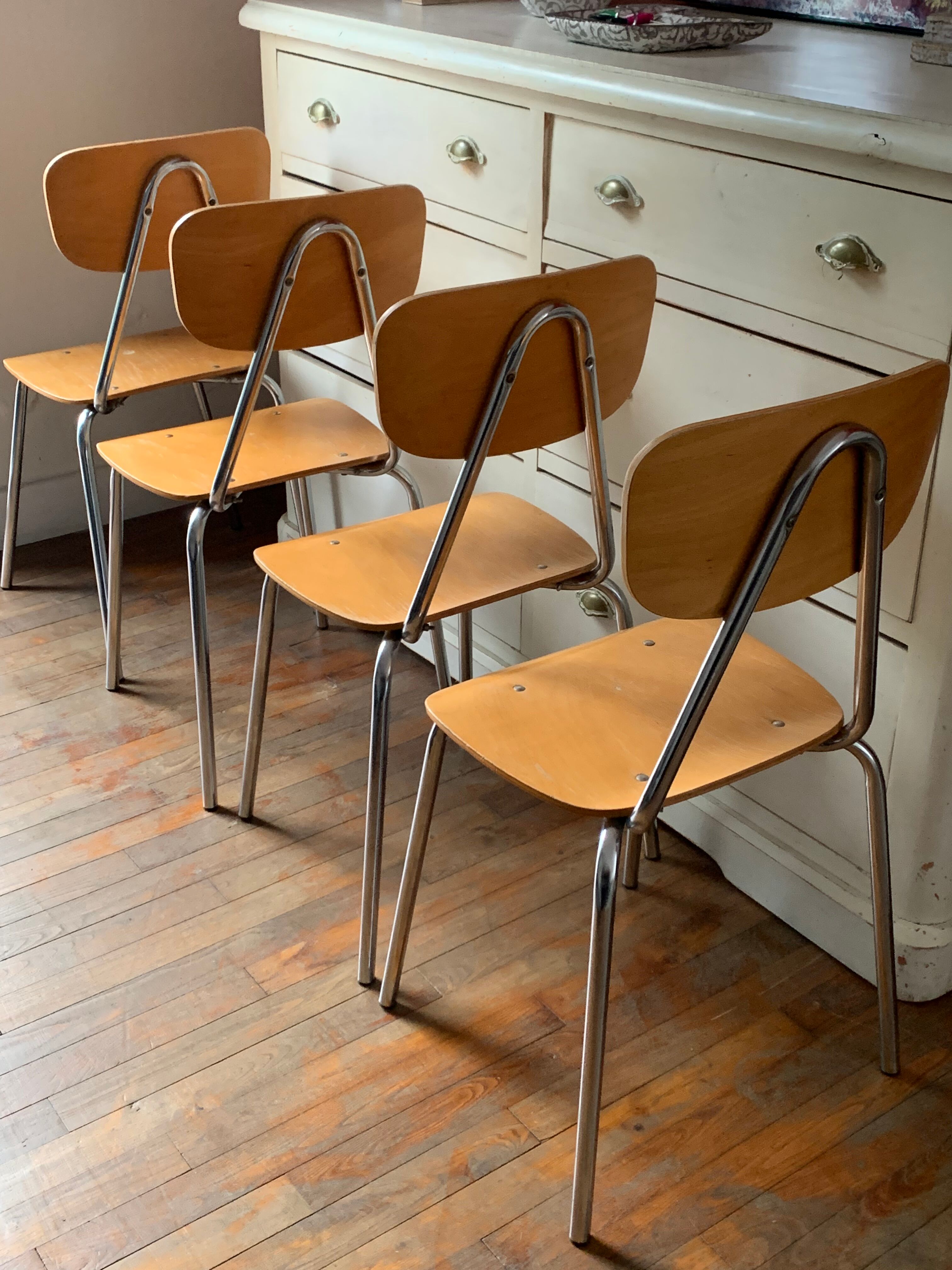 Chaises vintage en bois et chrome