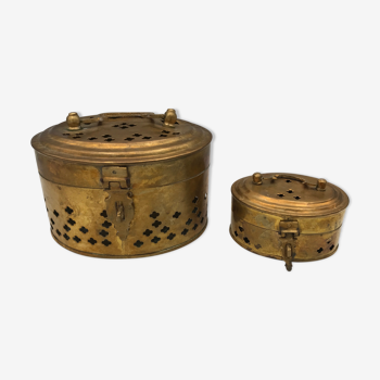 Set of 2 brass boxes with openwork patterns, trundle boxes