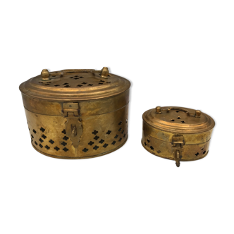 Set of 2 brass boxes with openwork patterns, trundle boxes