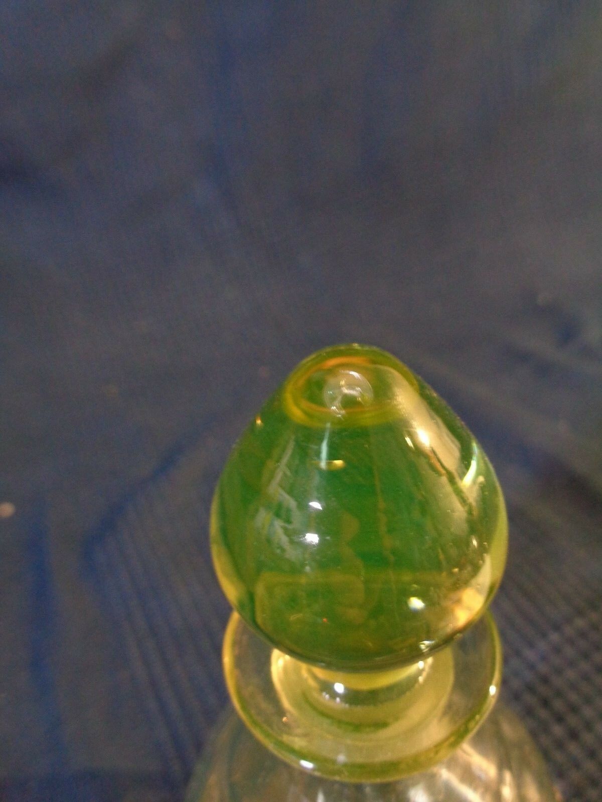 Carafe à liqueur en verre jaune