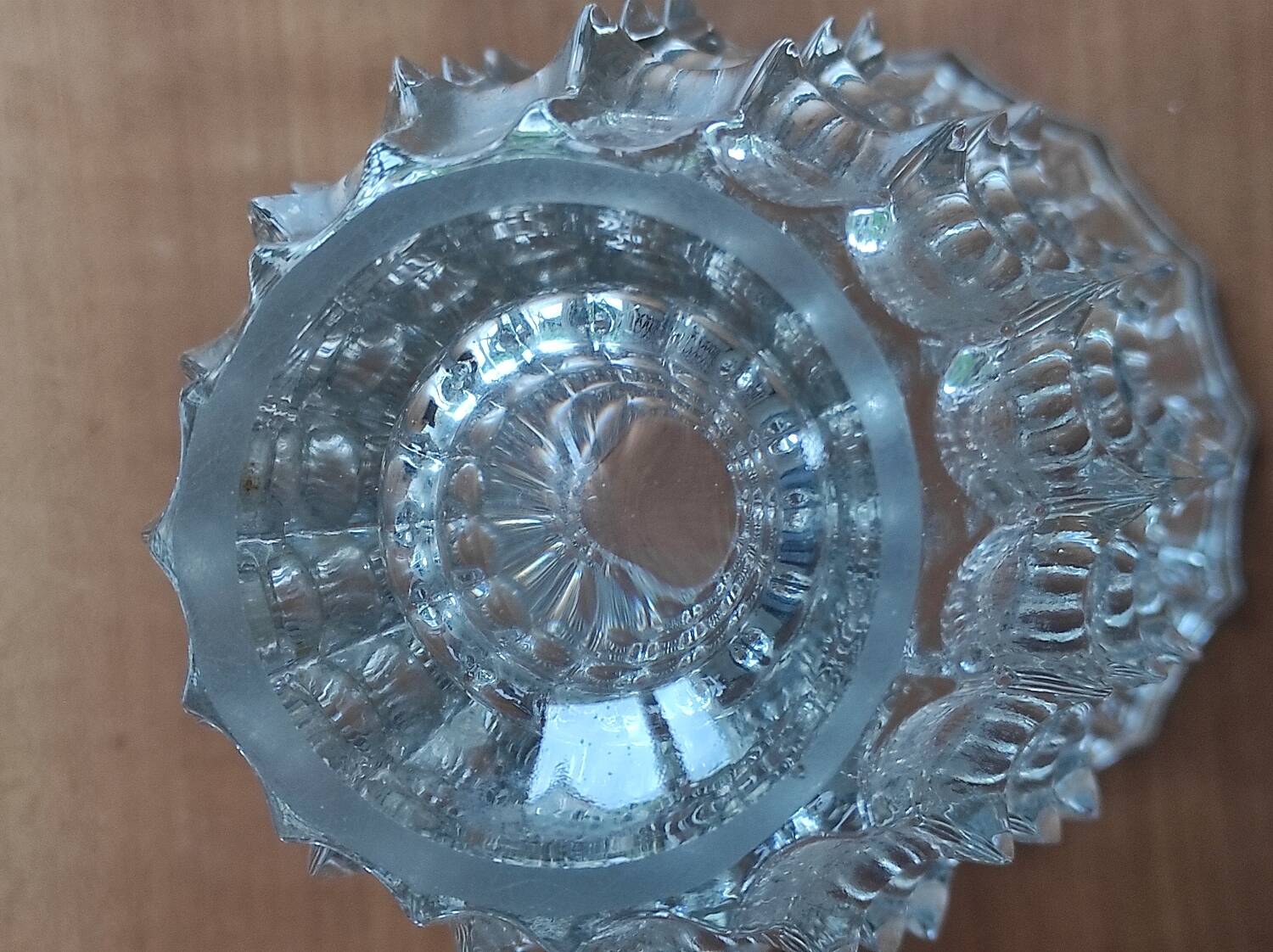 Molded glass vase "thorns"