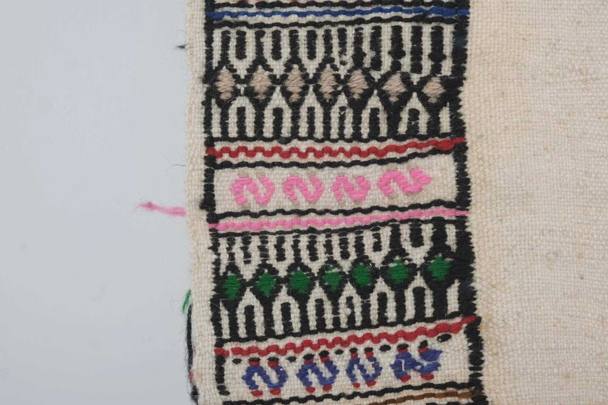 Vintage Turkish kilim, handwoven, 140x237 cm.